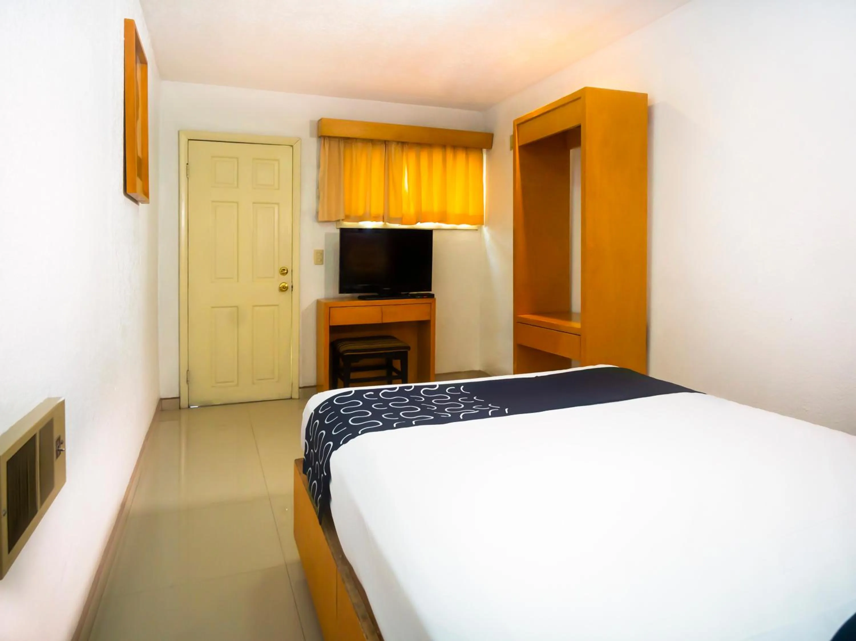 Bedroom, Bed in Hotel Regis