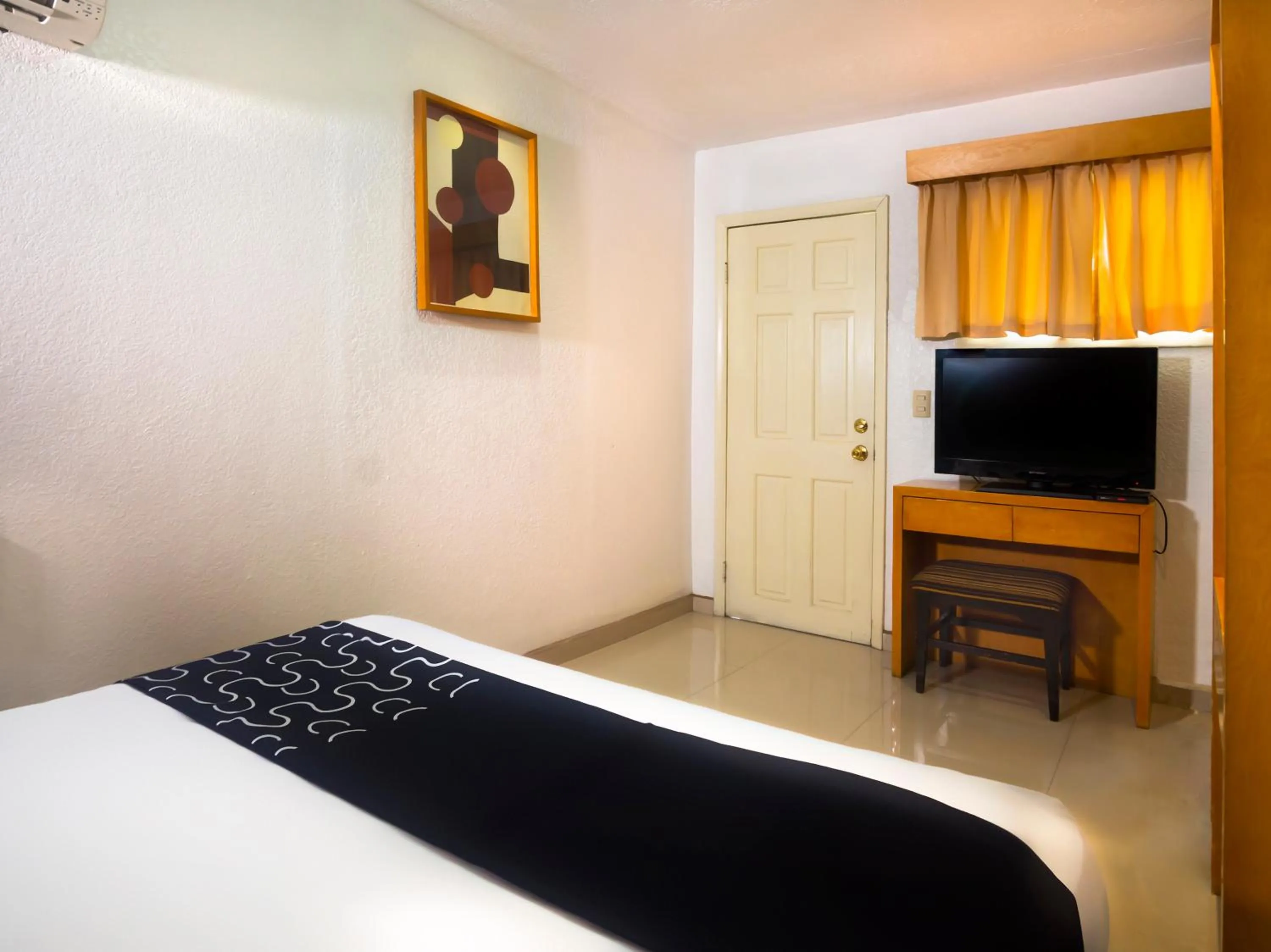 Bedroom, Bed in Hotel Regis