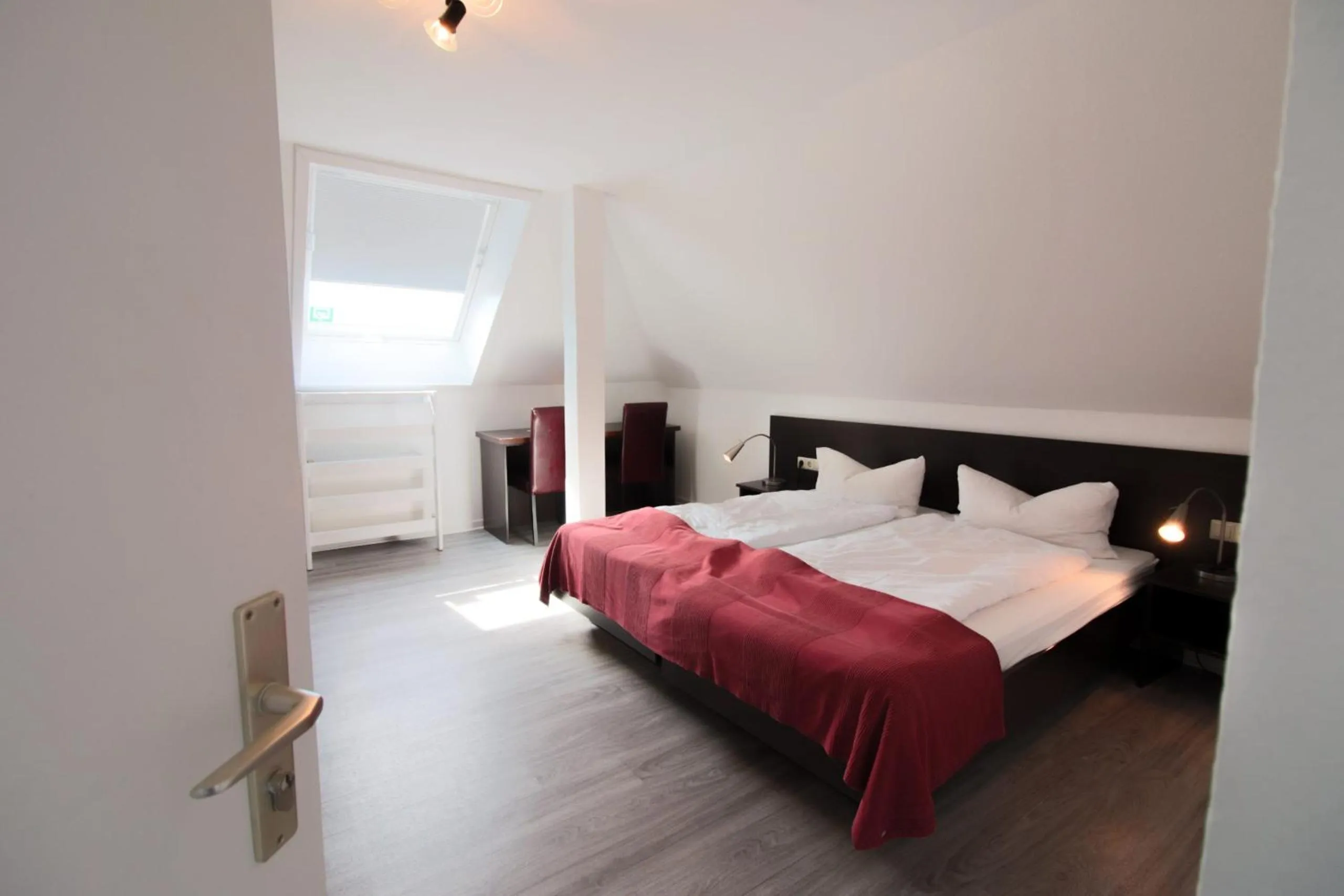 Bedroom, Bed in Hotel Schuetzenhaus Vorsfelde