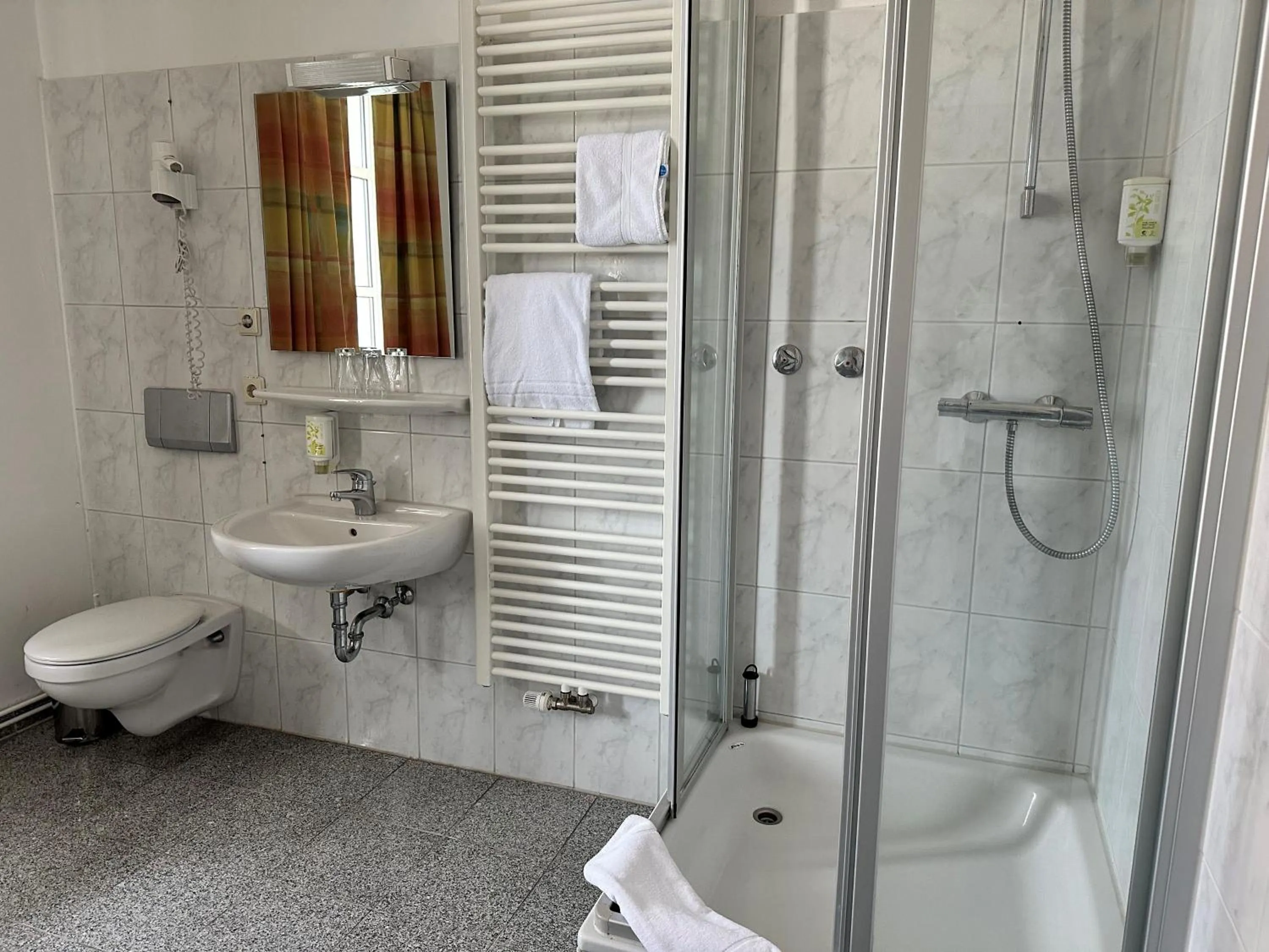 Bathroom in Hotel Schuetzenhaus Vorsfelde