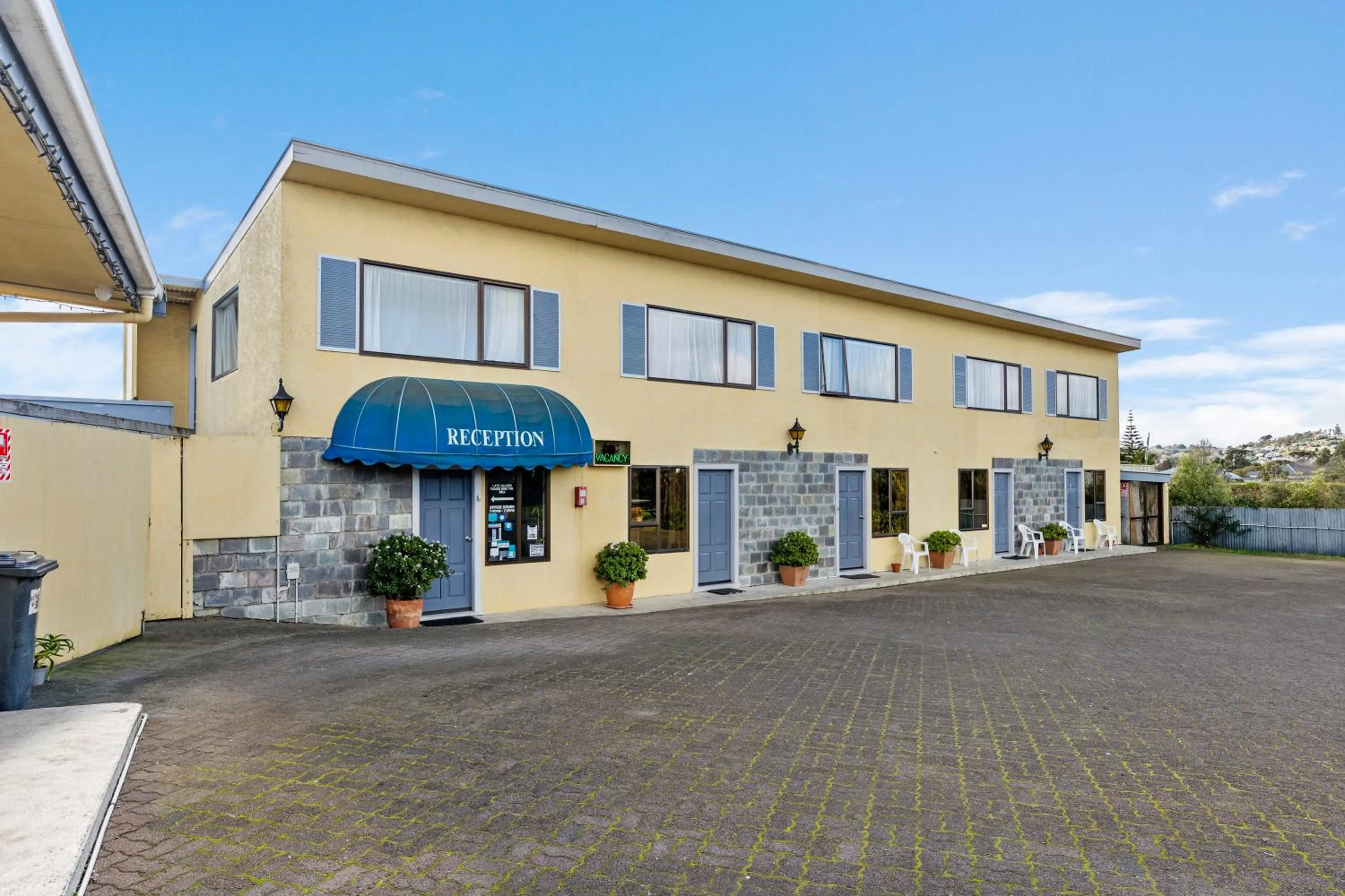 Property building in Coachman's Lodge Motel