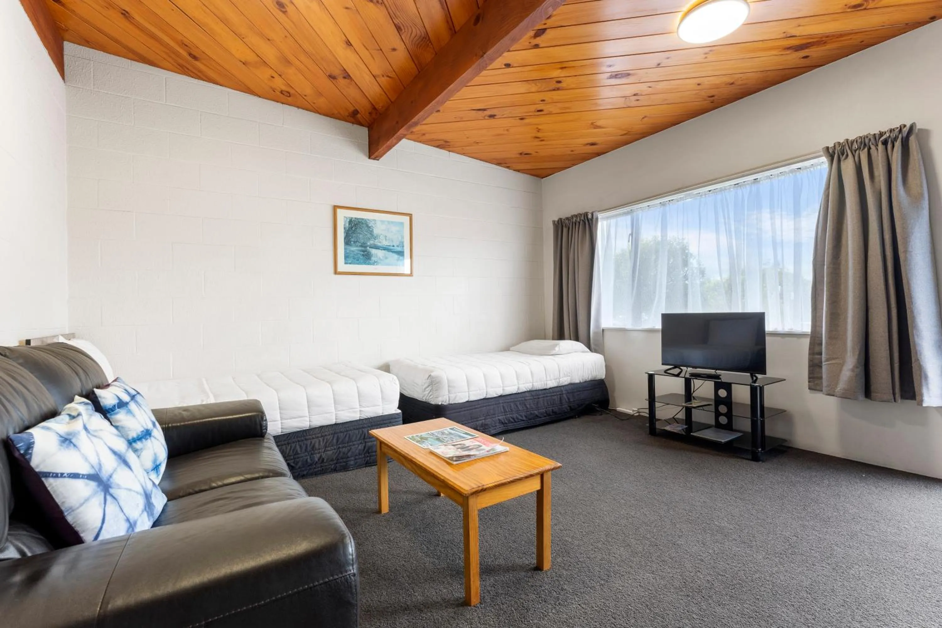 TV and multimedia in Coachman's Lodge Motel