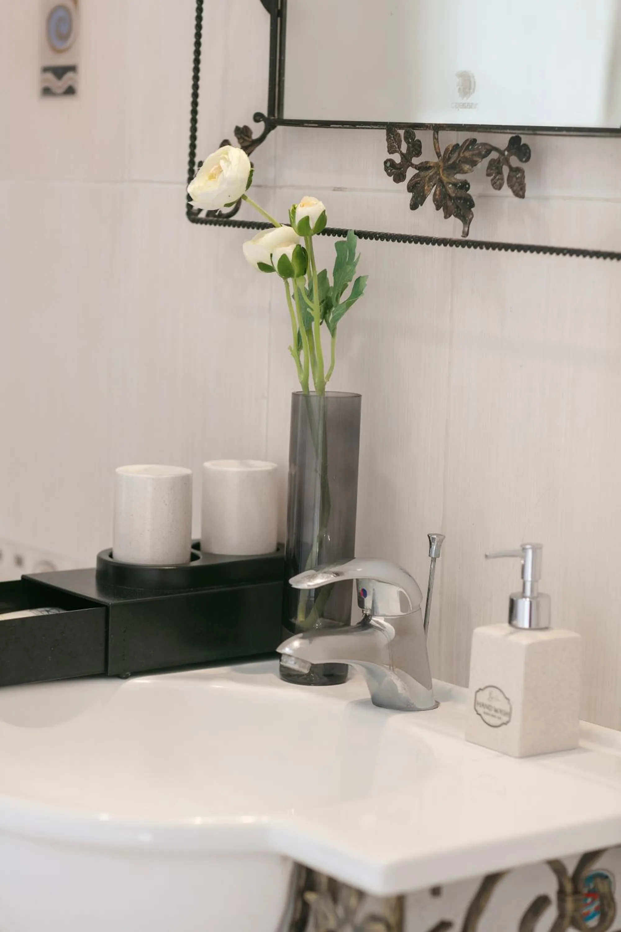 Deluxe Double or Twin Room with City View in Bonjour D'An Nam Hotel