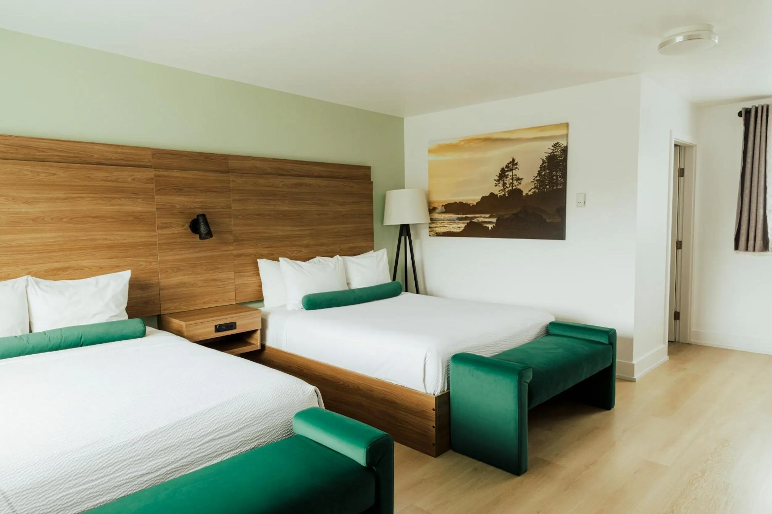 Bedroom, Bed in Ucluelet Wildwood Inn