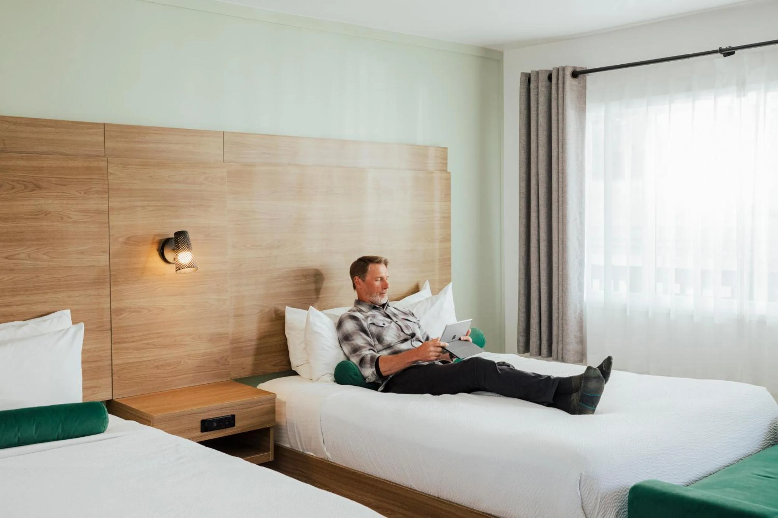 Bed in Ucluelet Wildwood Inn