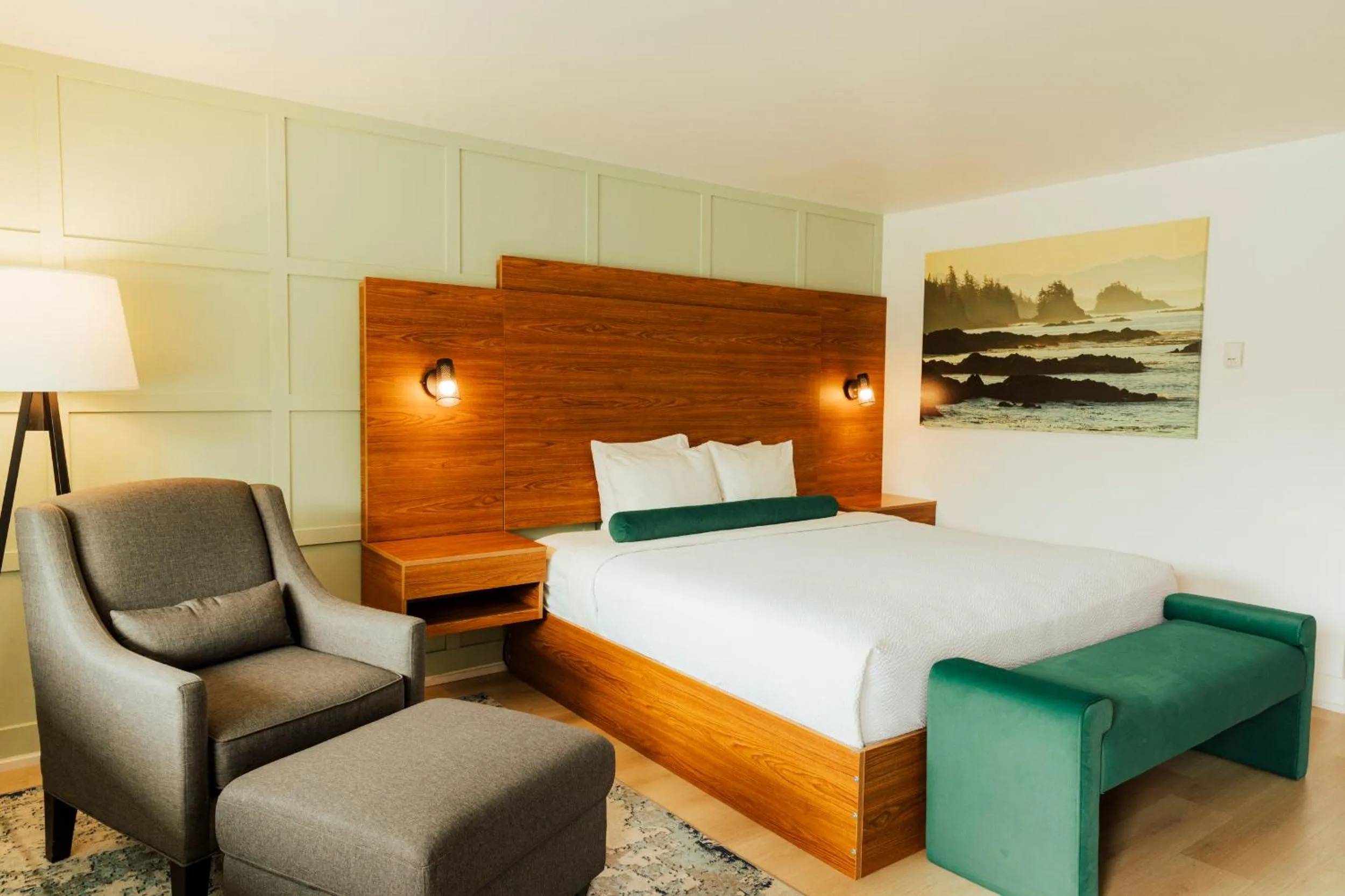 Bedroom, Bed in Ucluelet Wildwood Inn