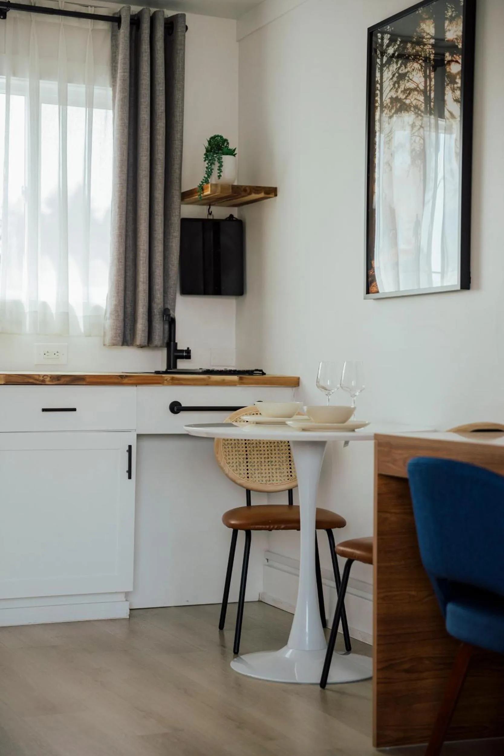 Kitchen or kitchenette in Ucluelet Wildwood Inn