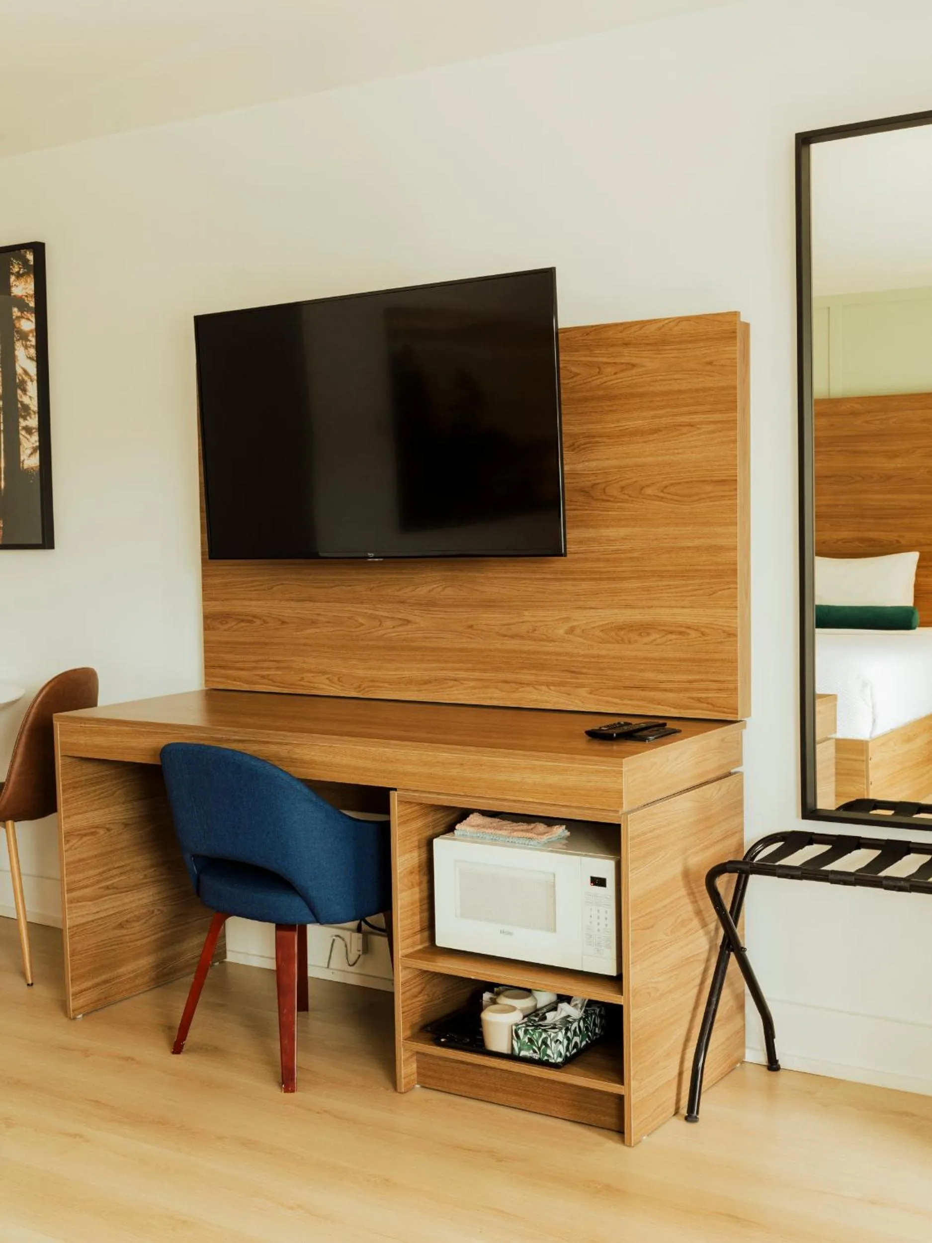 TV and multimedia in Ucluelet Wildwood Inn