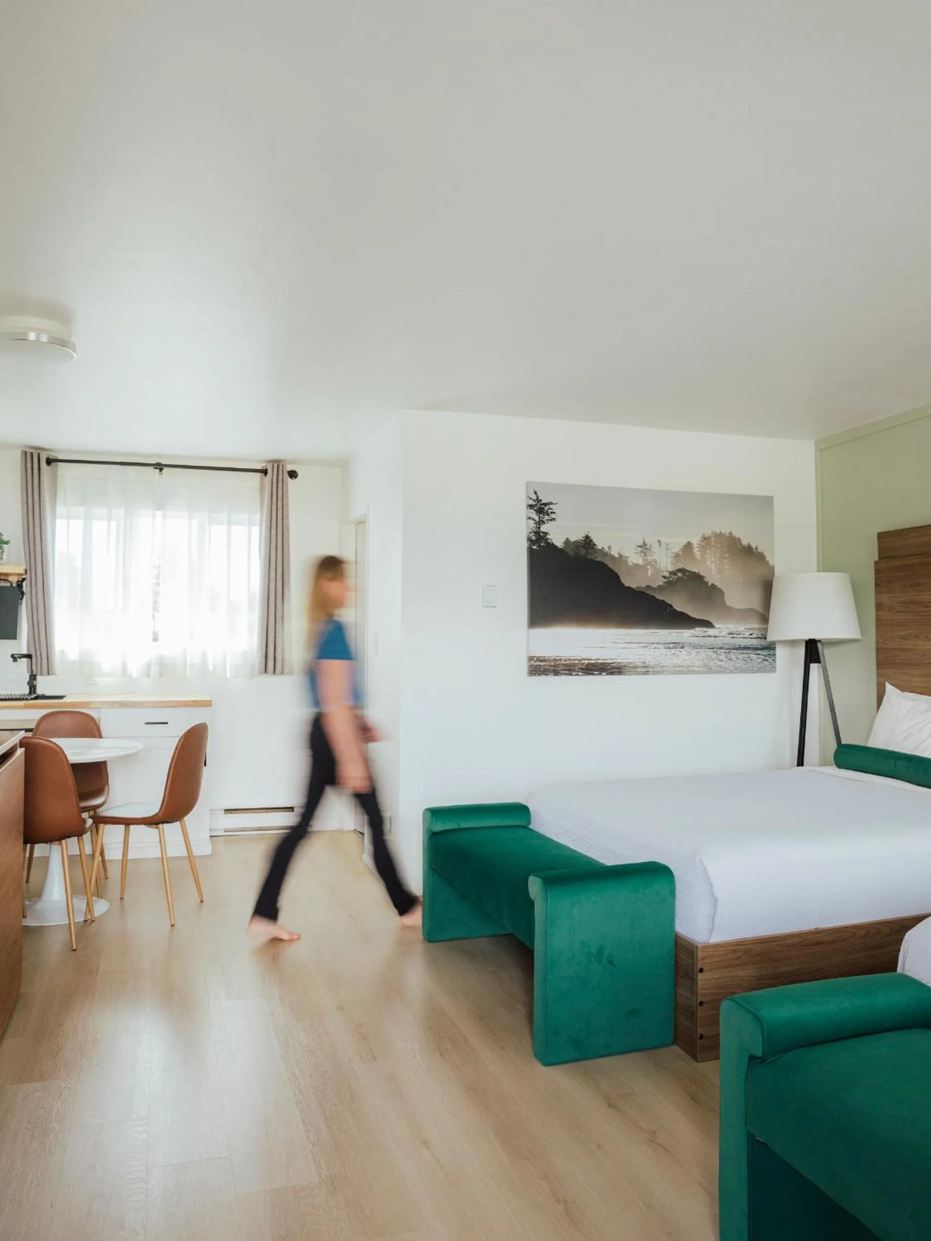 People, Bed in Ucluelet Wildwood Inn