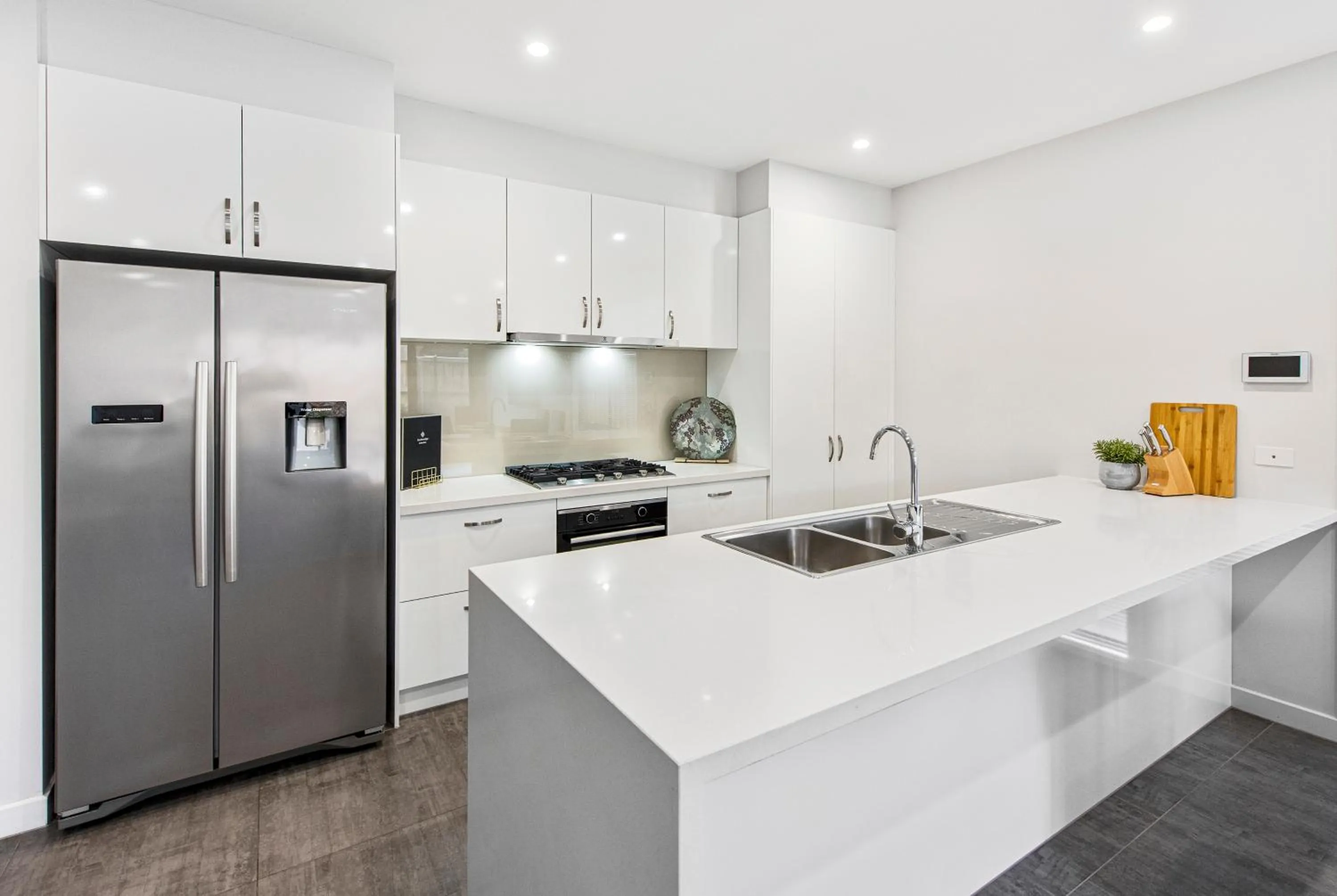 Kitchen or kitchenette in Fawkner Executive Suites & Serviced Apartments