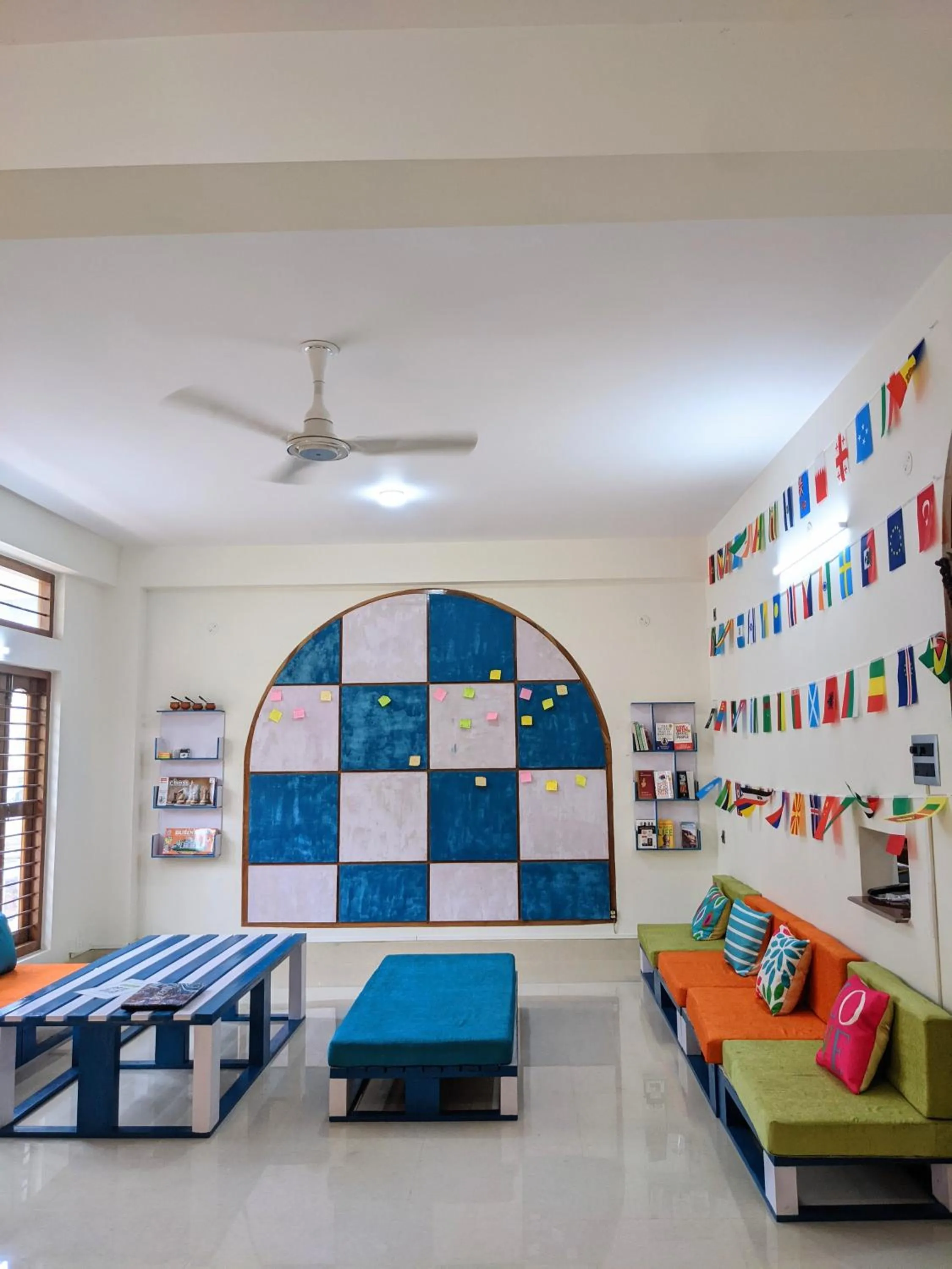 Communal lounge/ TV room in Mezenga 2 - Backpackers Hostel