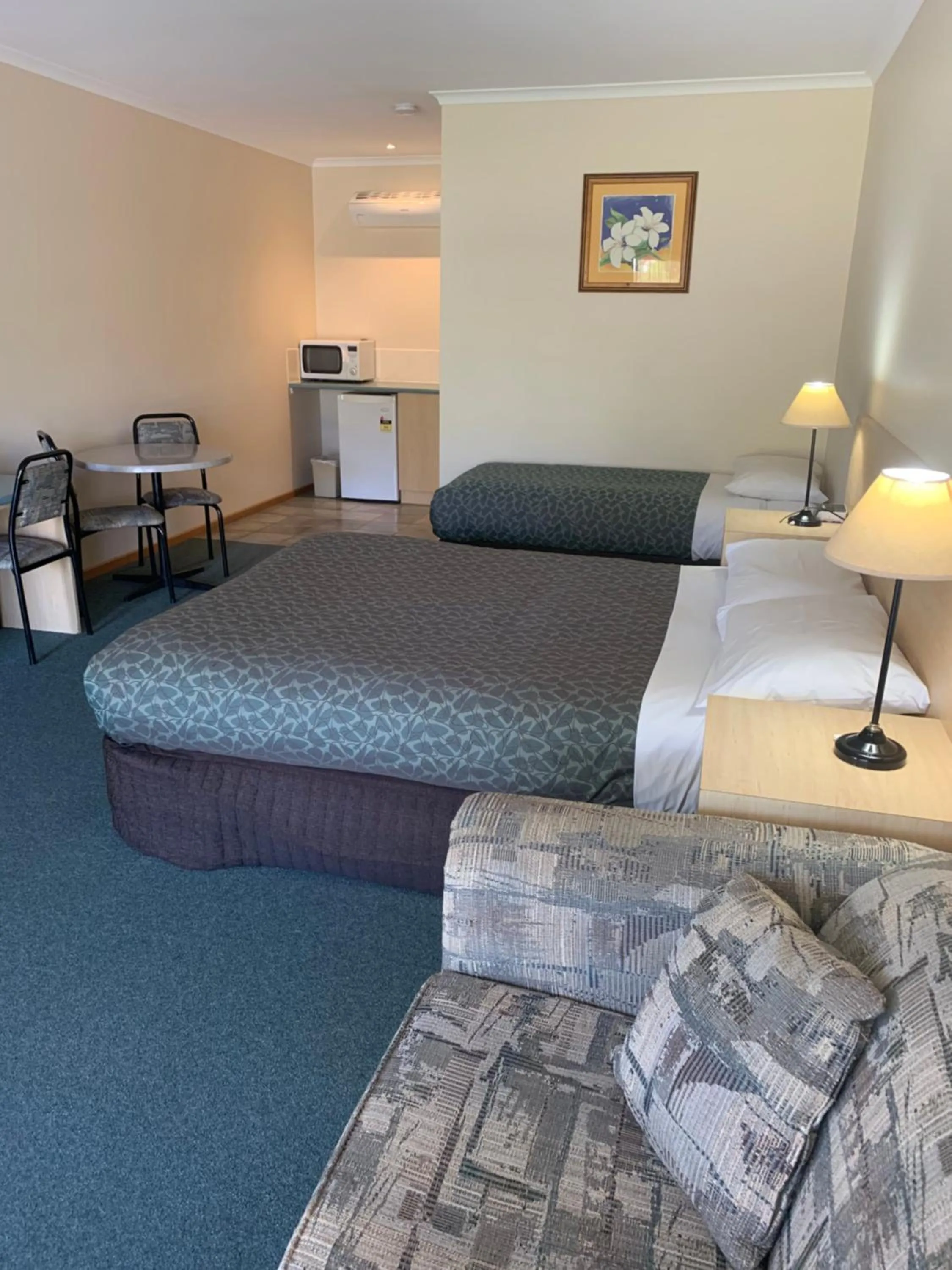 Bedroom, Bed in Arthur Phillip Motor Inn