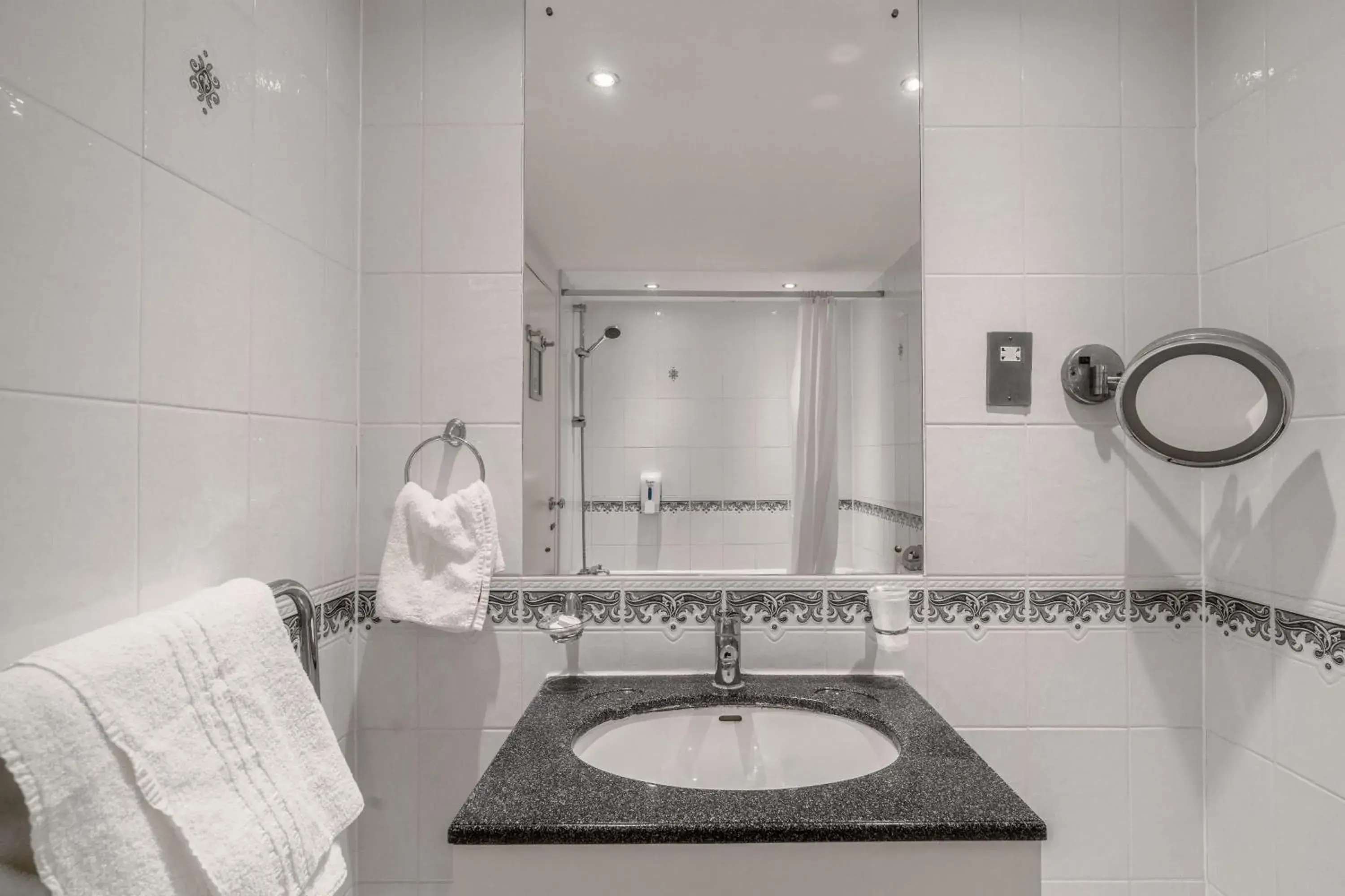 Twin Room in Royal Hotel Twin Room in Royal Hotel