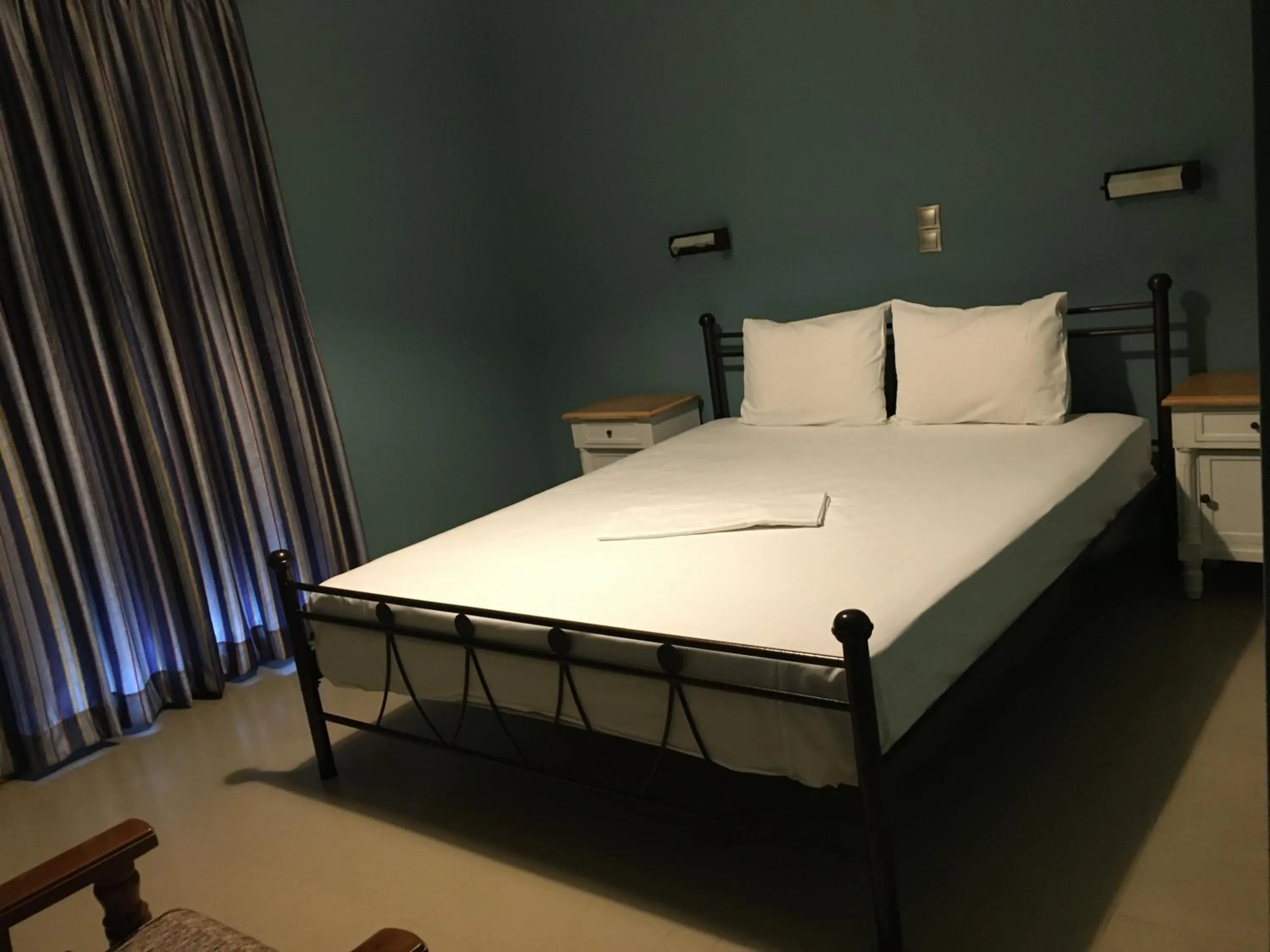 Bedroom, Bed in Artemis