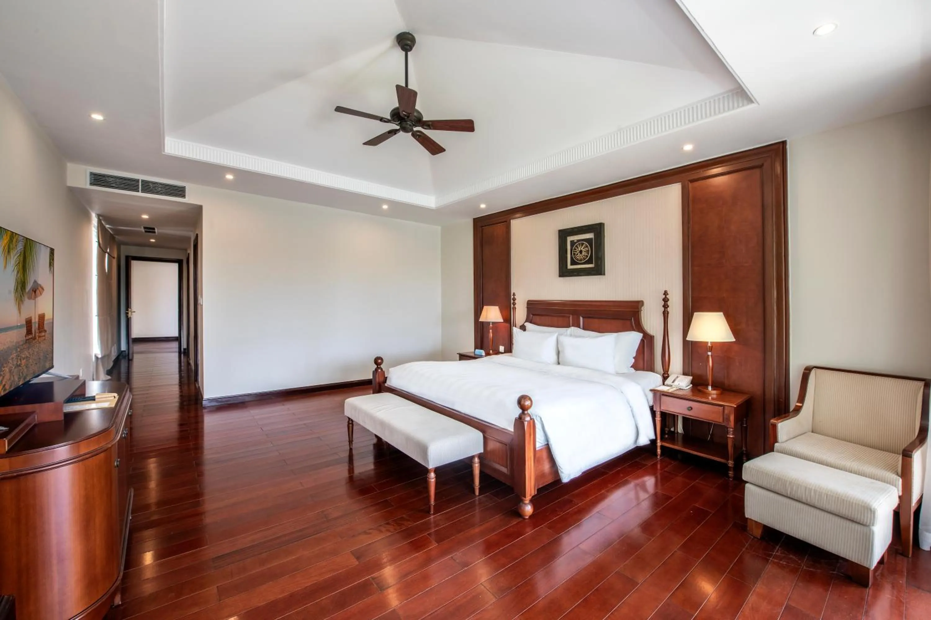 Bed in Vinpearl Resort & Spa Phu Quoc