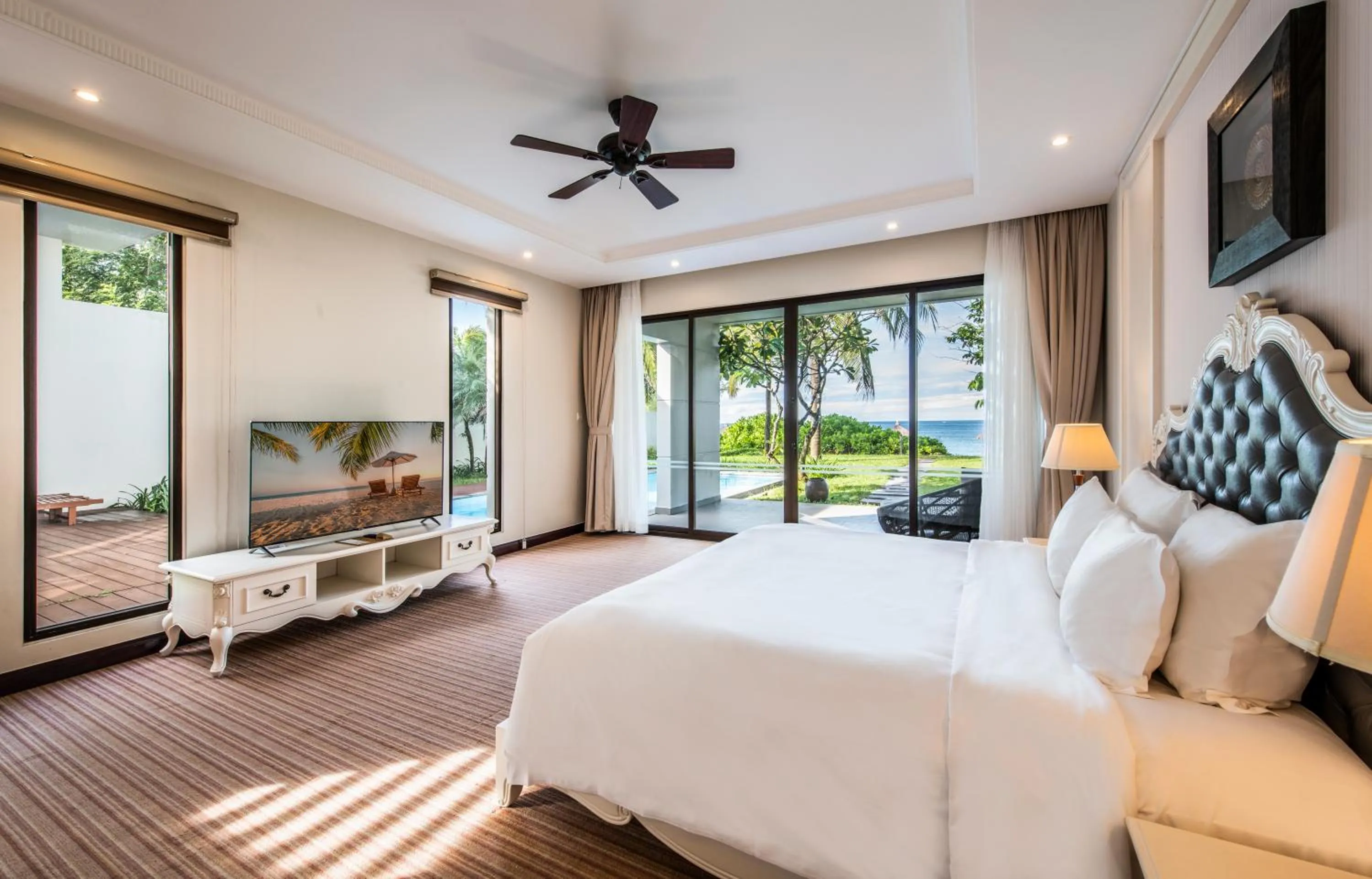 Bed in Vinpearl Resort & Spa Phu Quoc