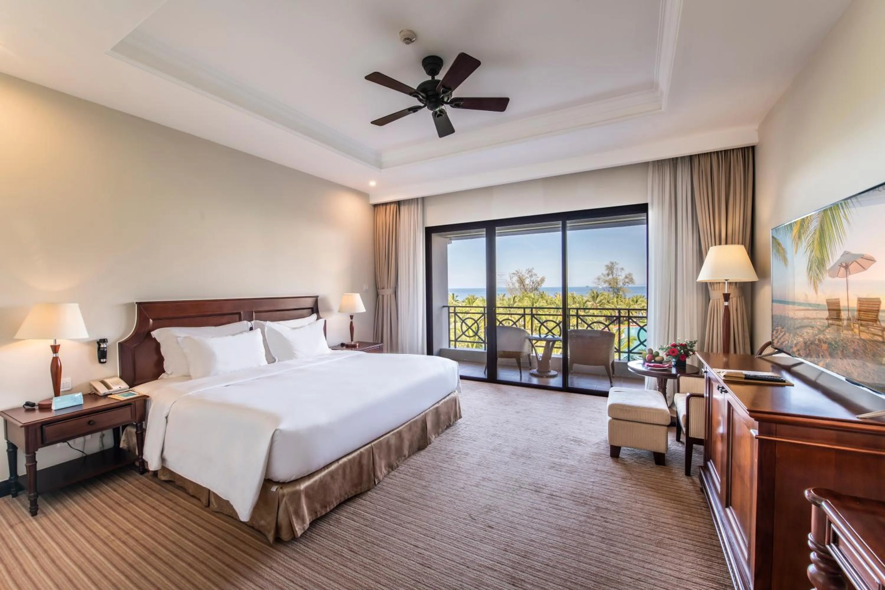 Bed in Vinpearl Resort & Spa Phu Quoc