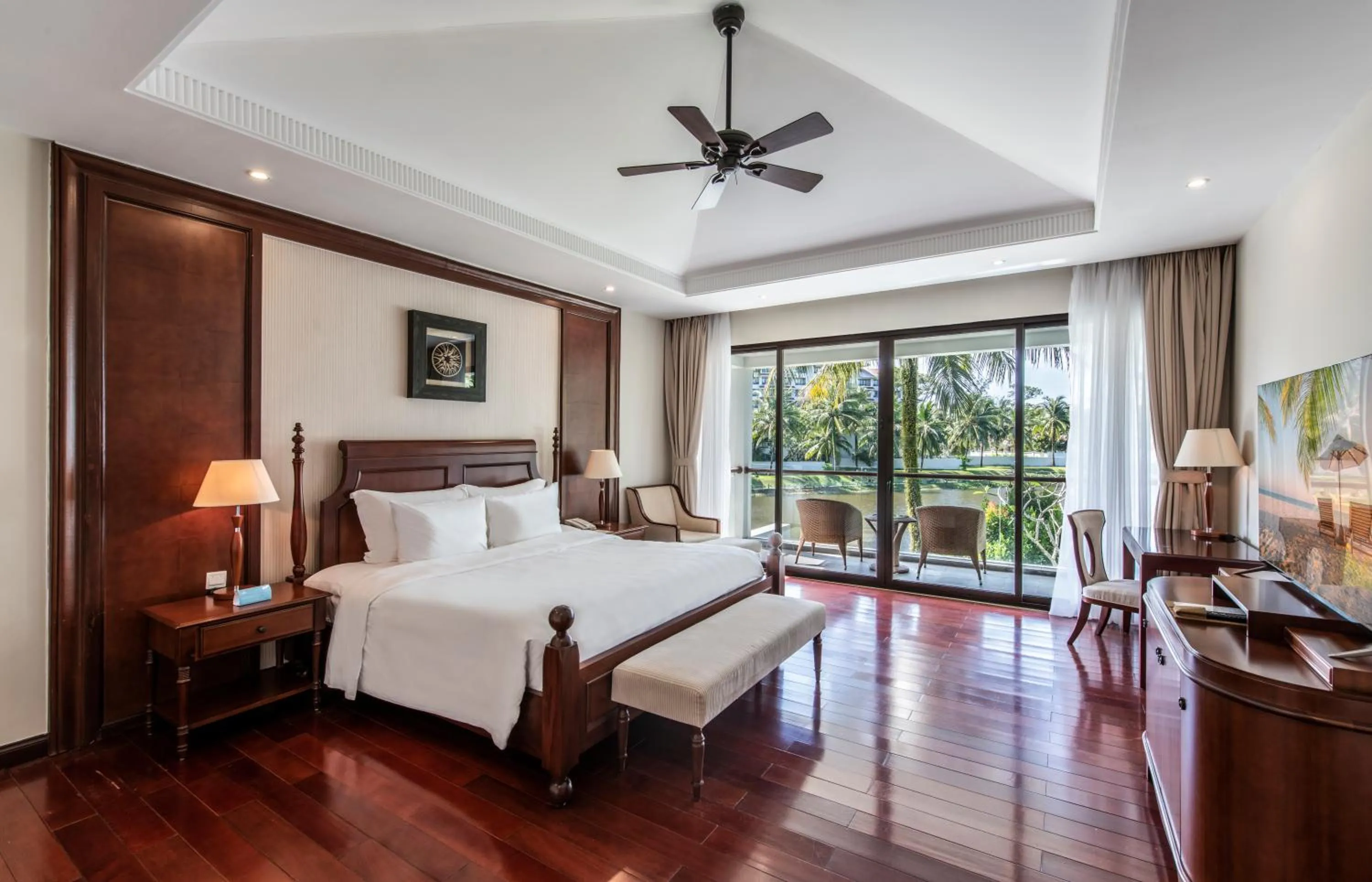 Bed in Vinpearl Resort & Spa Phu Quoc