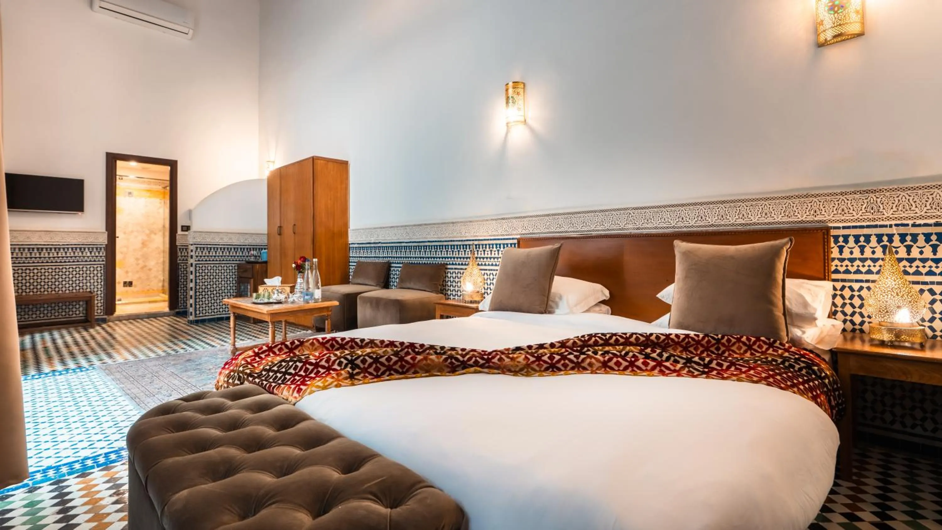 Photo of the whole room, Bed in Riad Fes Ziyat & Spa