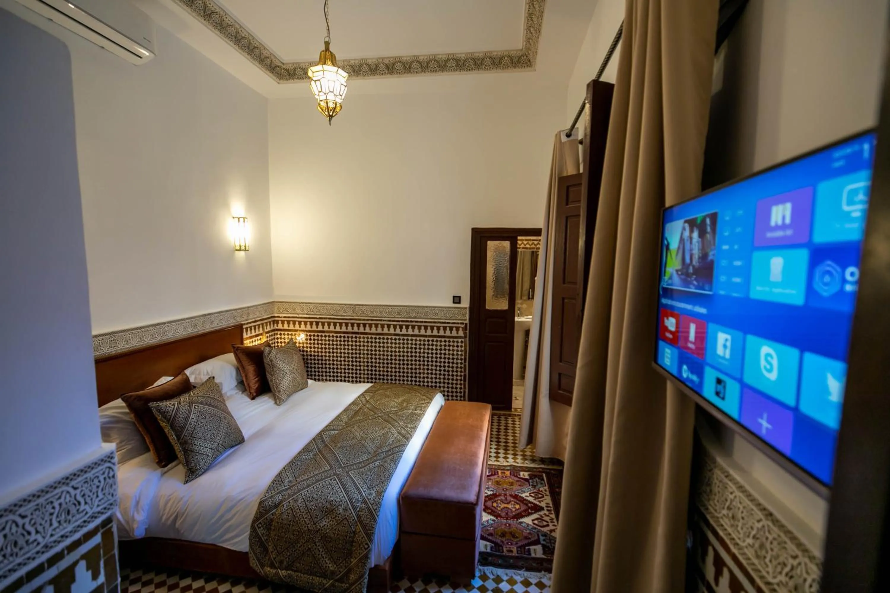 TV and multimedia, Bed in Riad Fes Ziyat & Spa