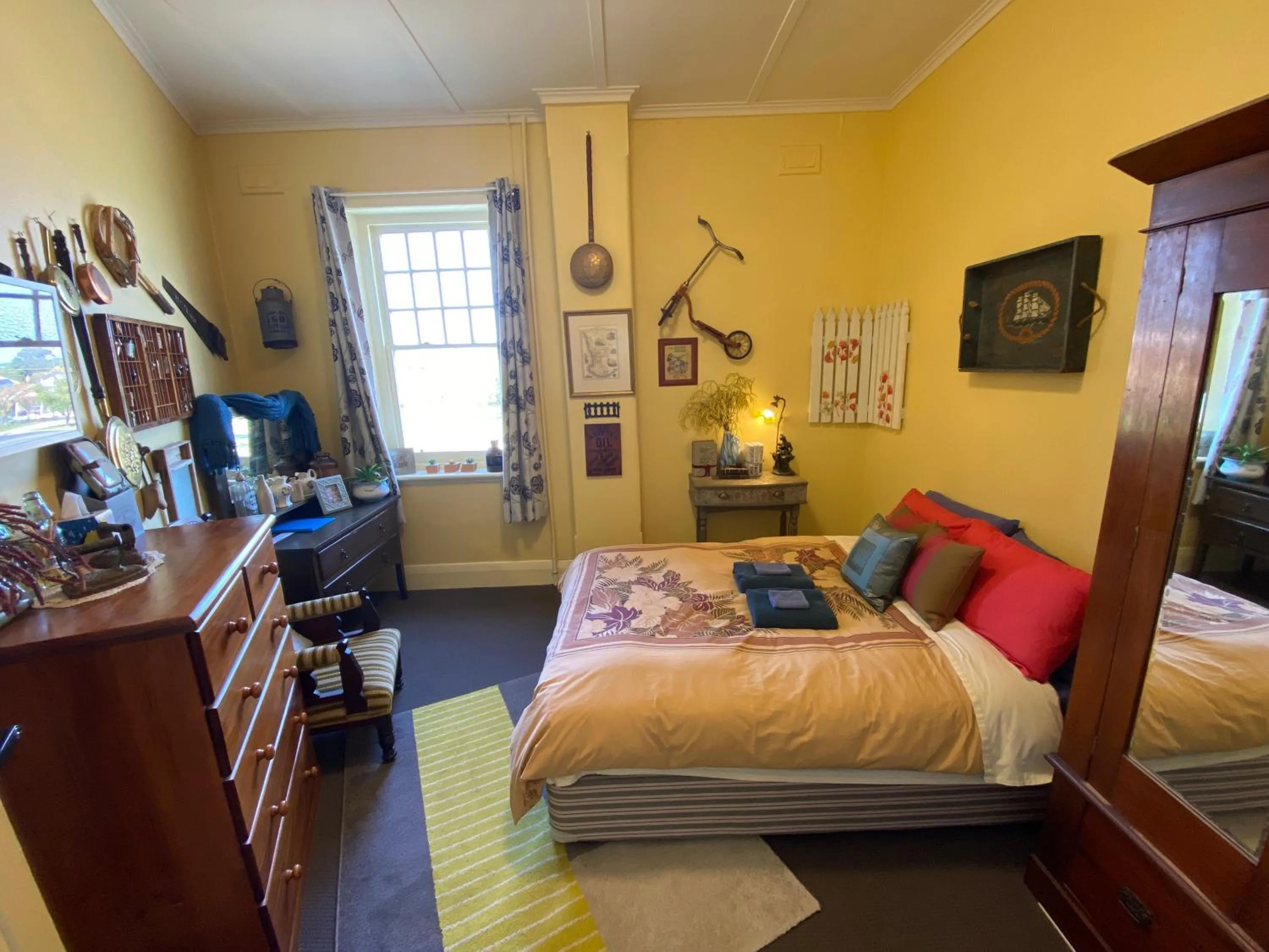 Bedroom, Bed in COMMERCIAL HOTEL KANIVA