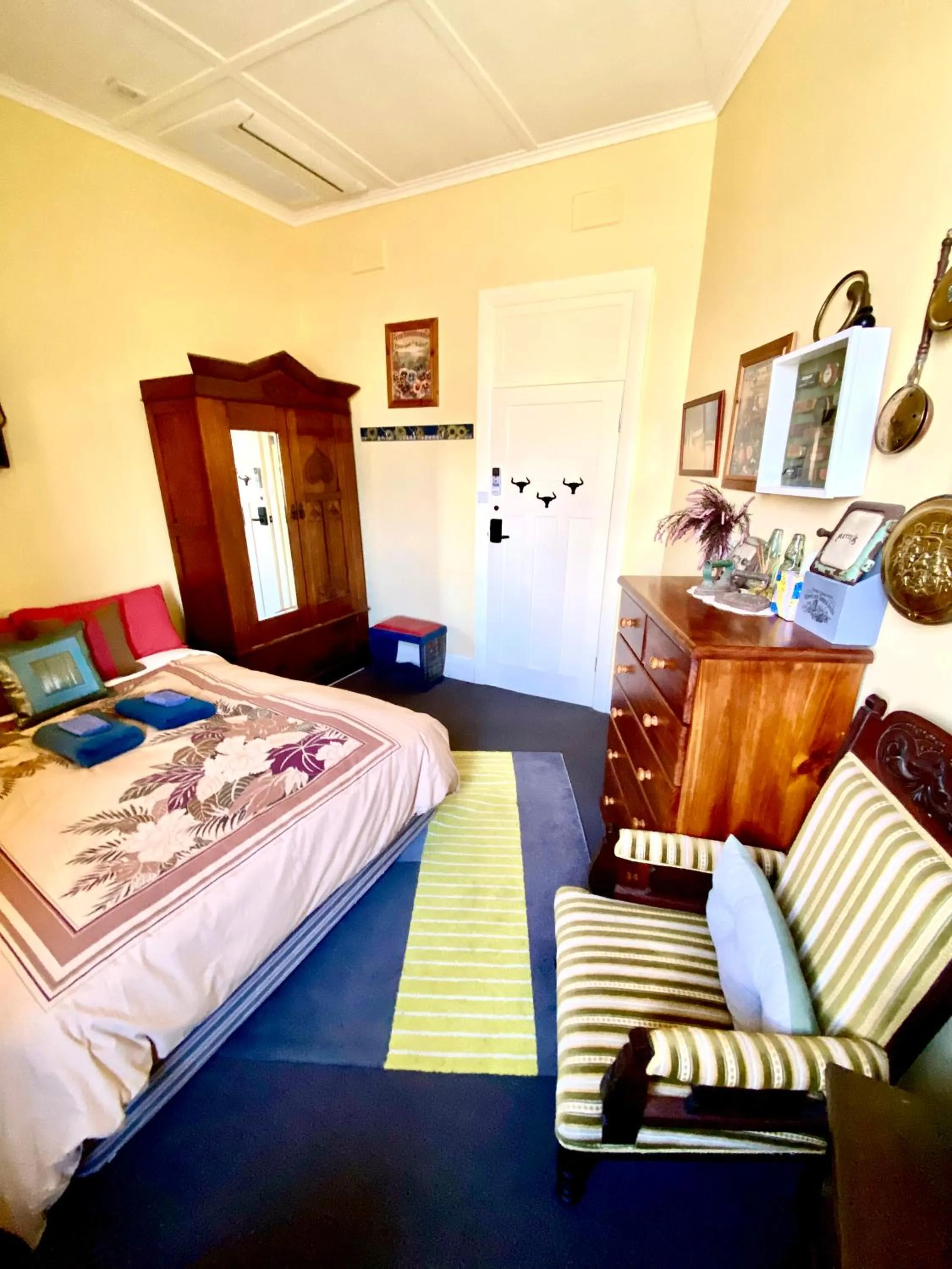 Bedroom, Bed in COMMERCIAL HOTEL KANIVA