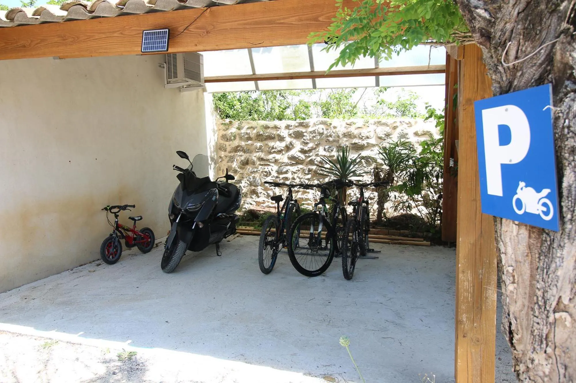 Parking in Auberge de la Couronne