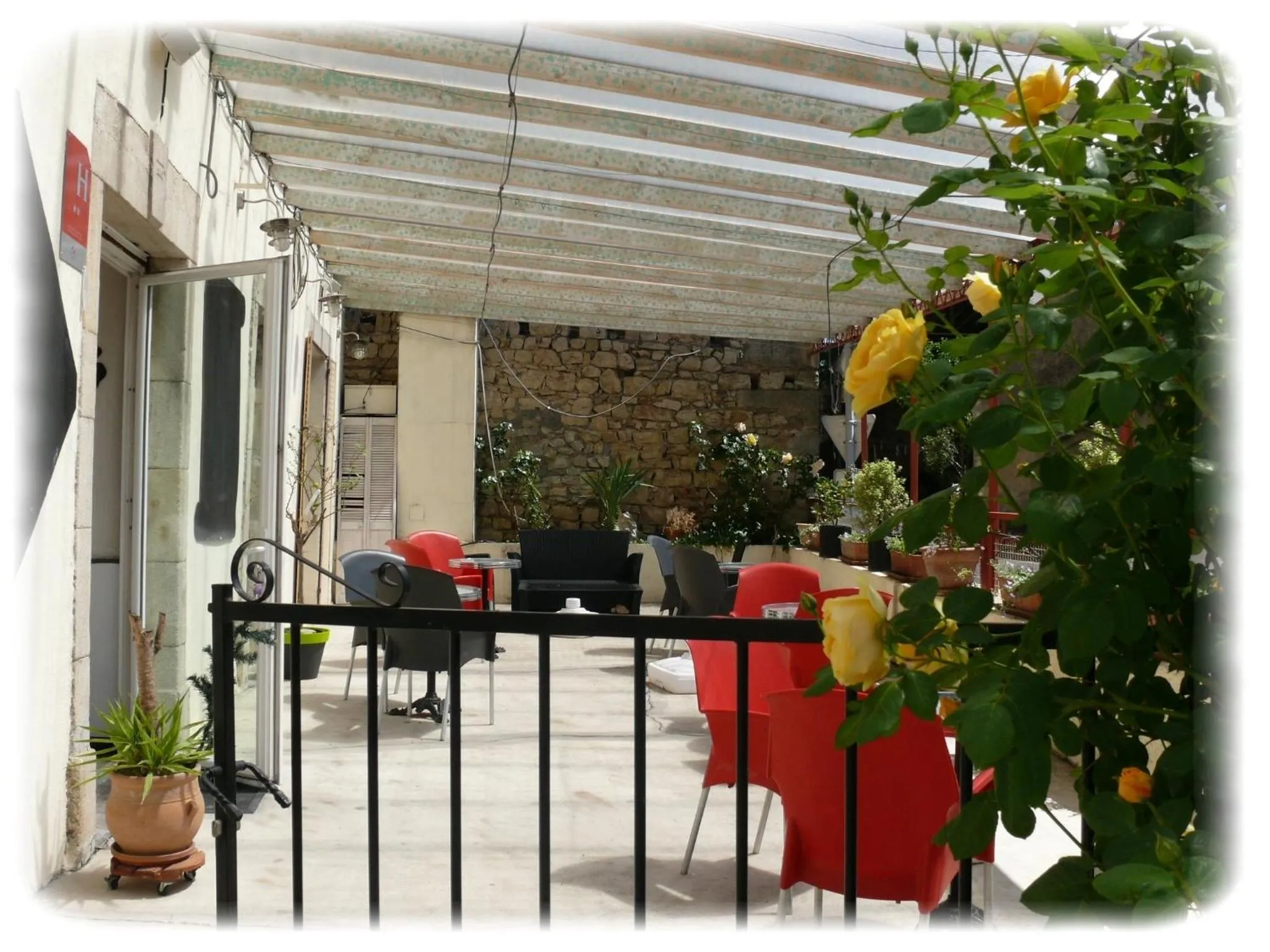 Patio in Auberge de la Couronne