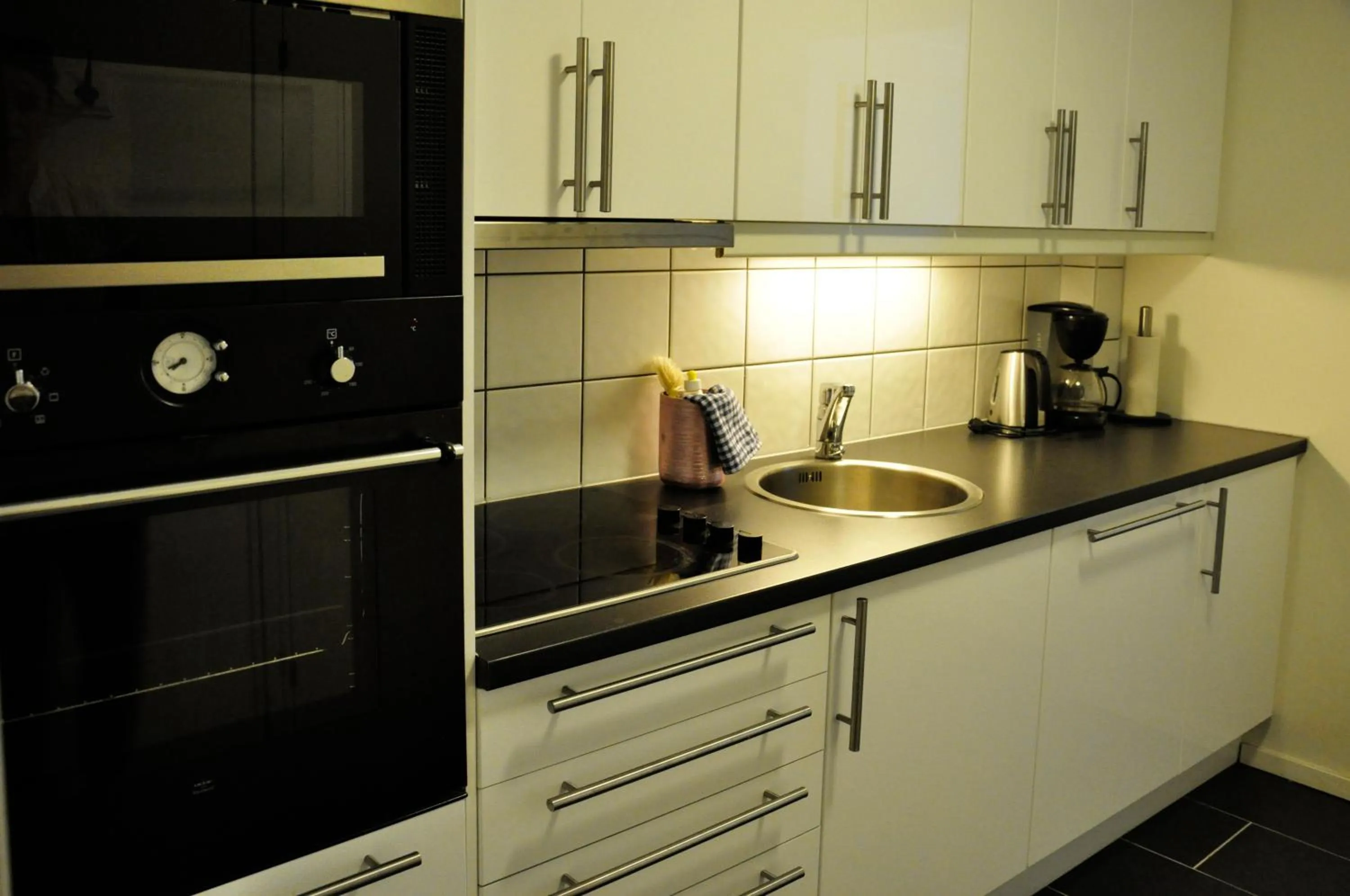 Kitchen or kitchenette in Svartisen Apartments