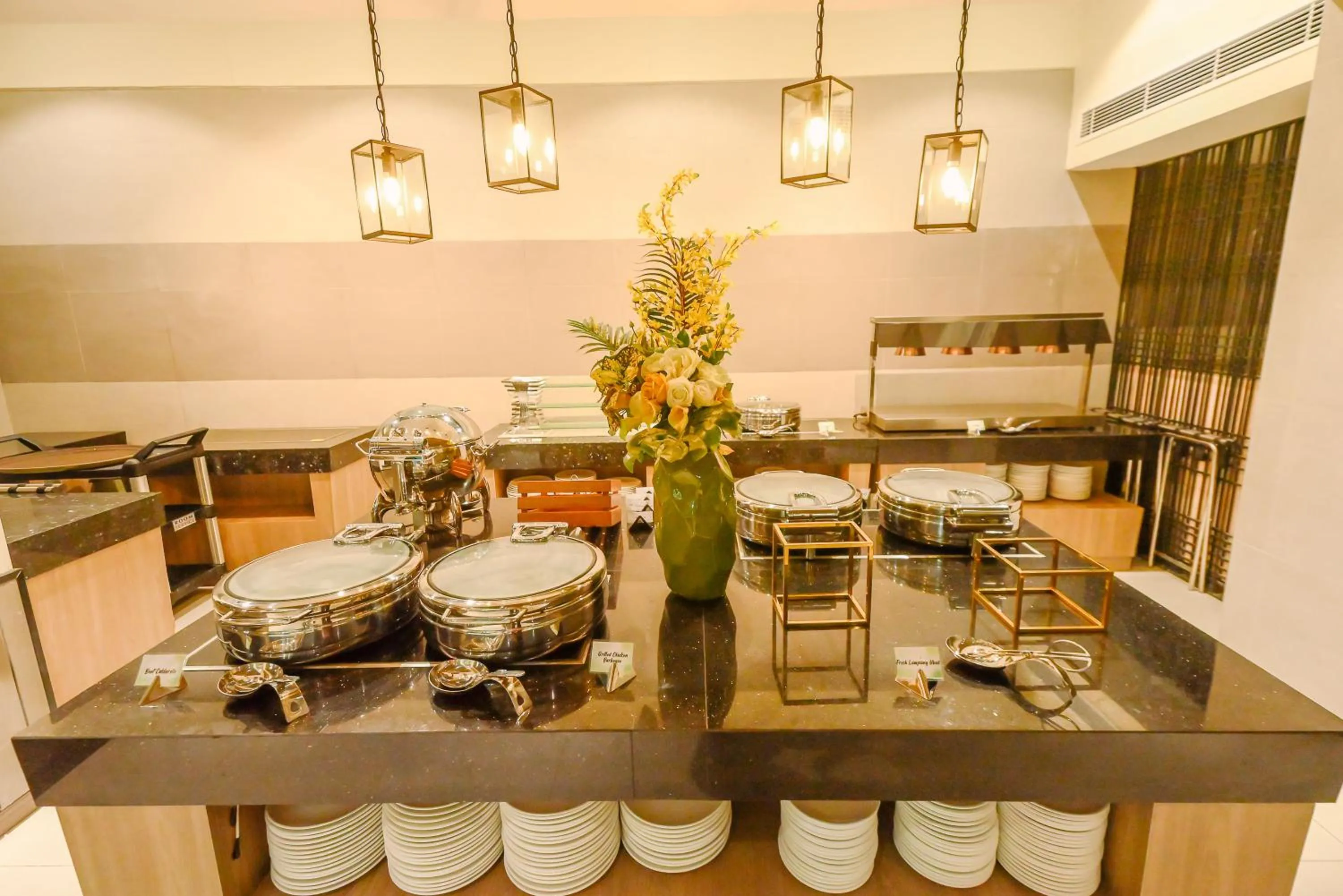 Restaurant/places to eat in Ardenhills Suites