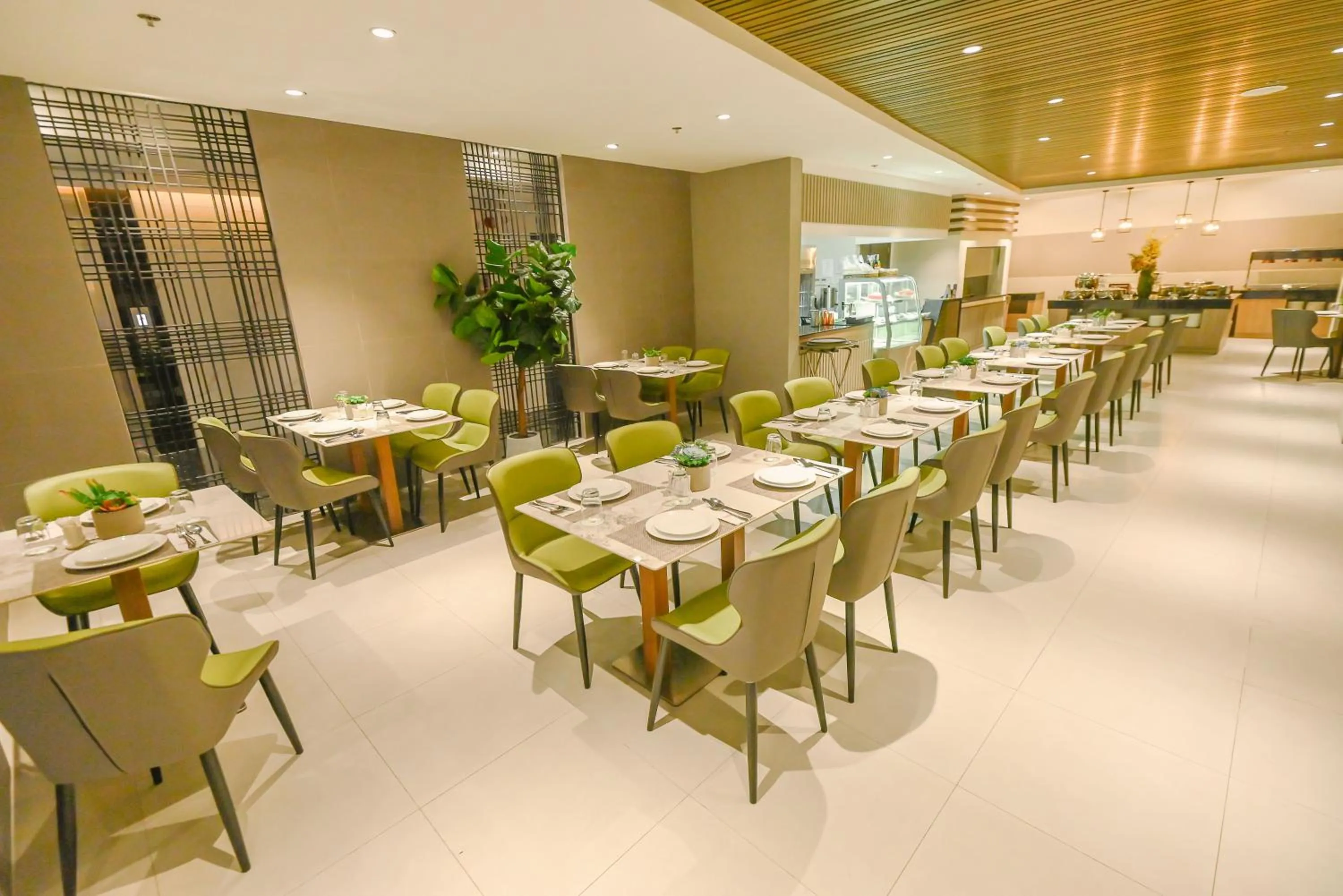 Restaurant/places to eat in Ardenhills Suites