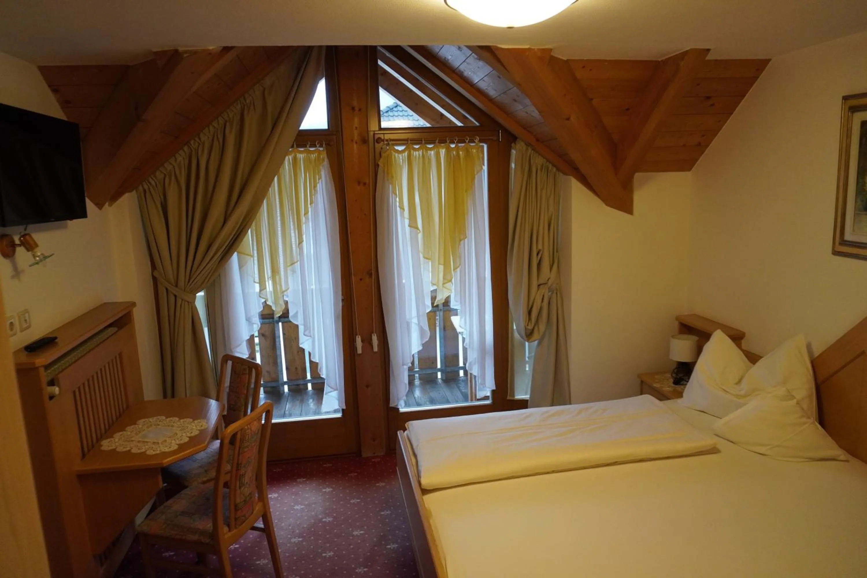 Photo of the whole room, Bed in Pension Peintner