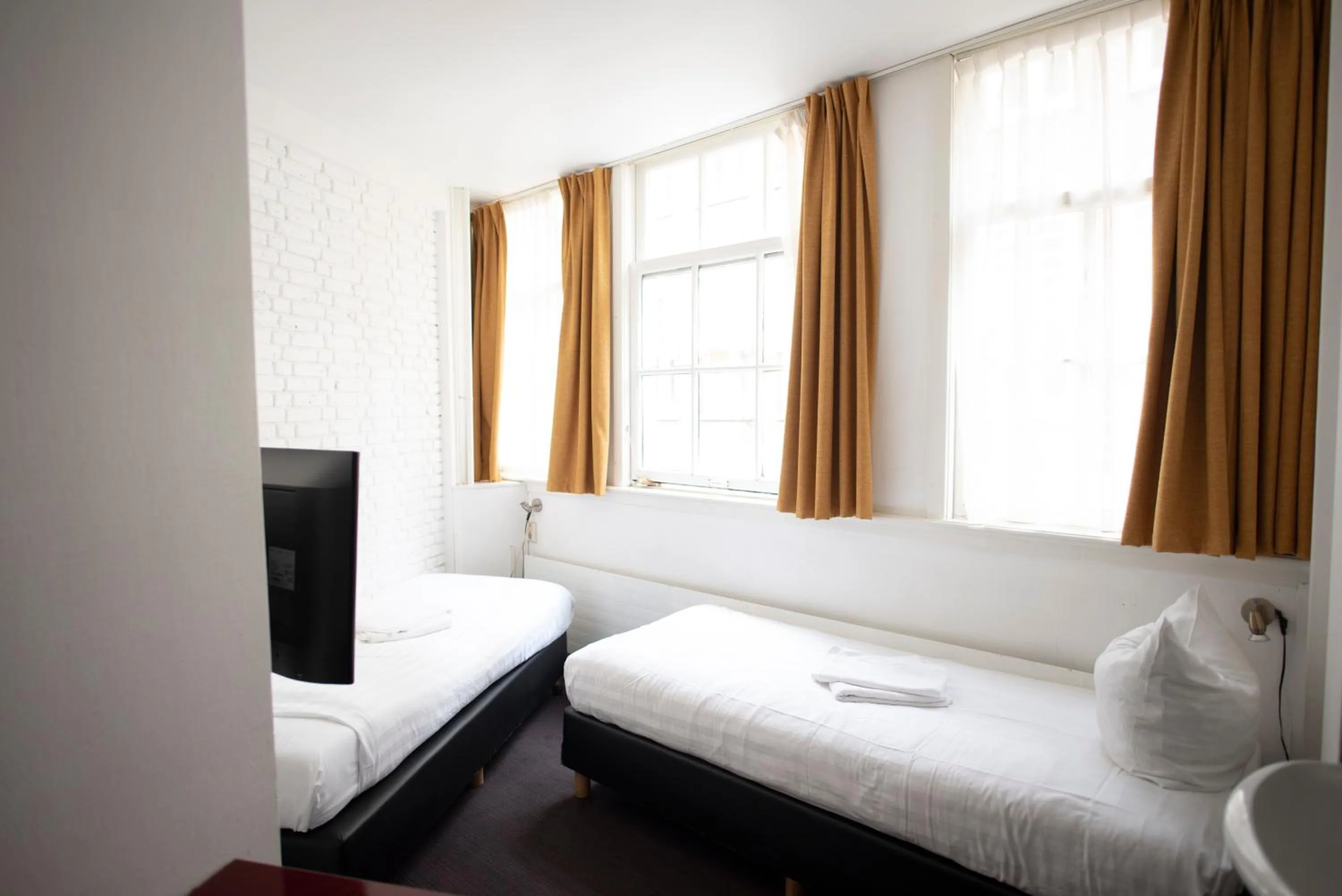 Photo of the whole room, Bed in Hotel Internationaal