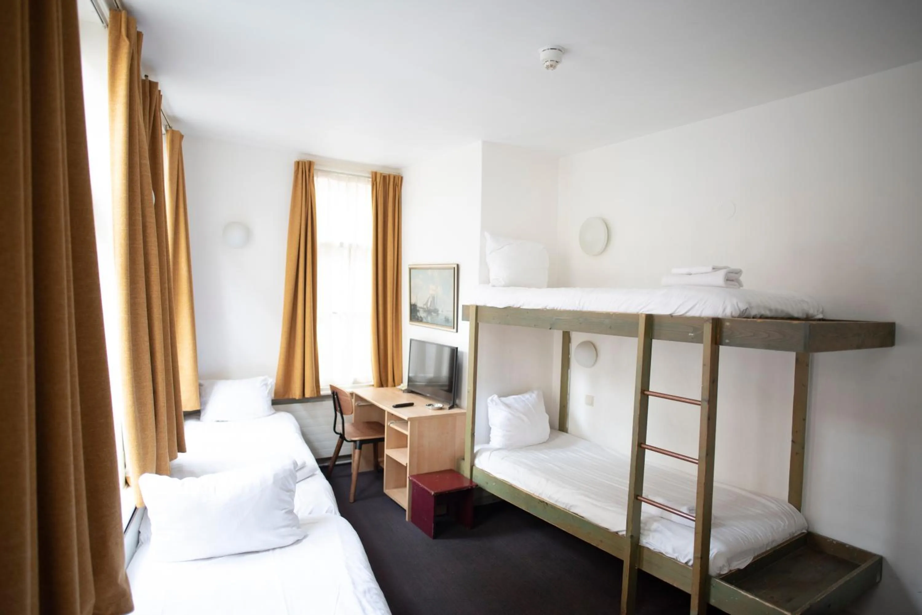 bunk bed, Bed in Hotel Internationaal