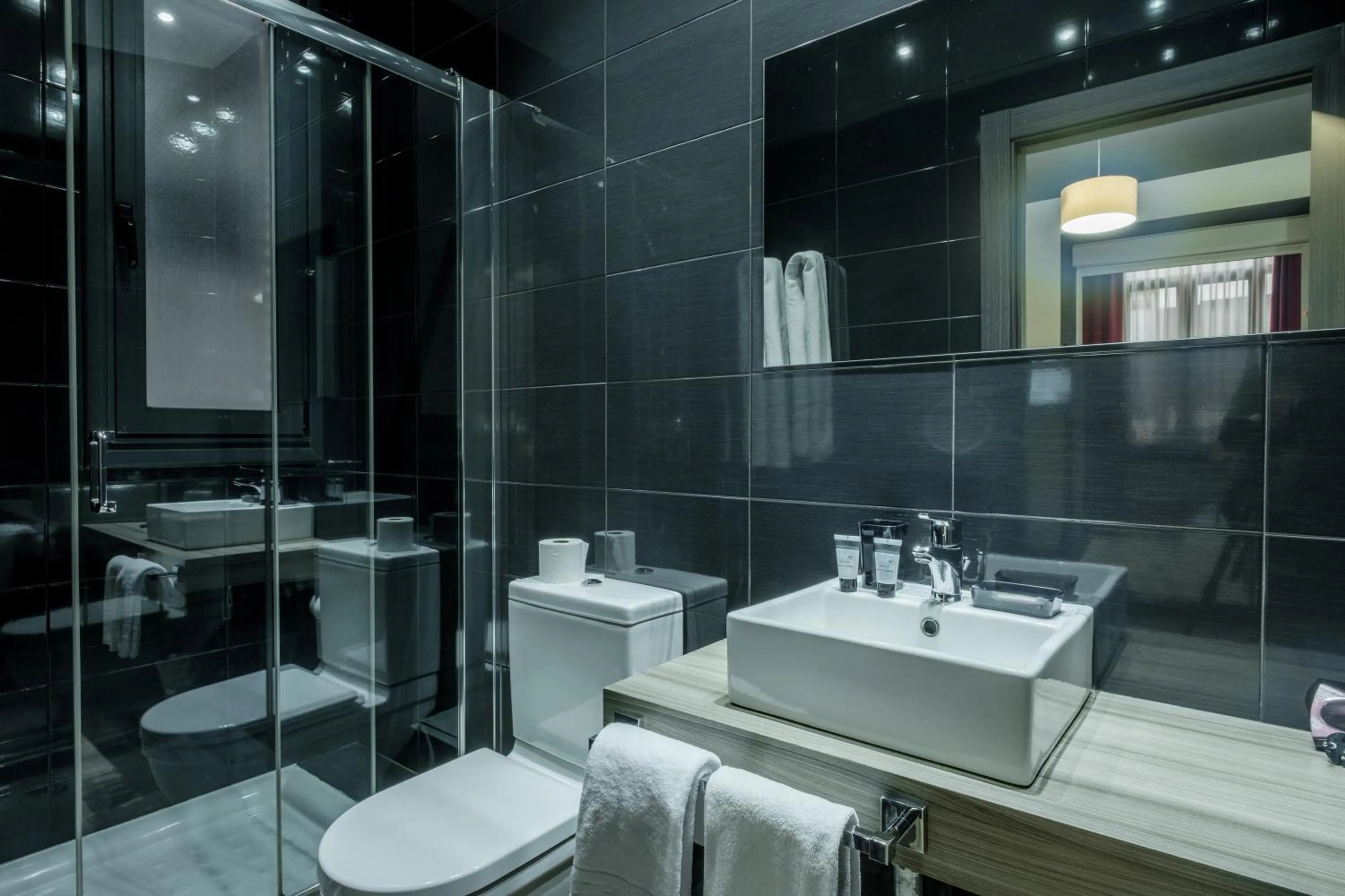 Bathroom in Apartamentos Capua