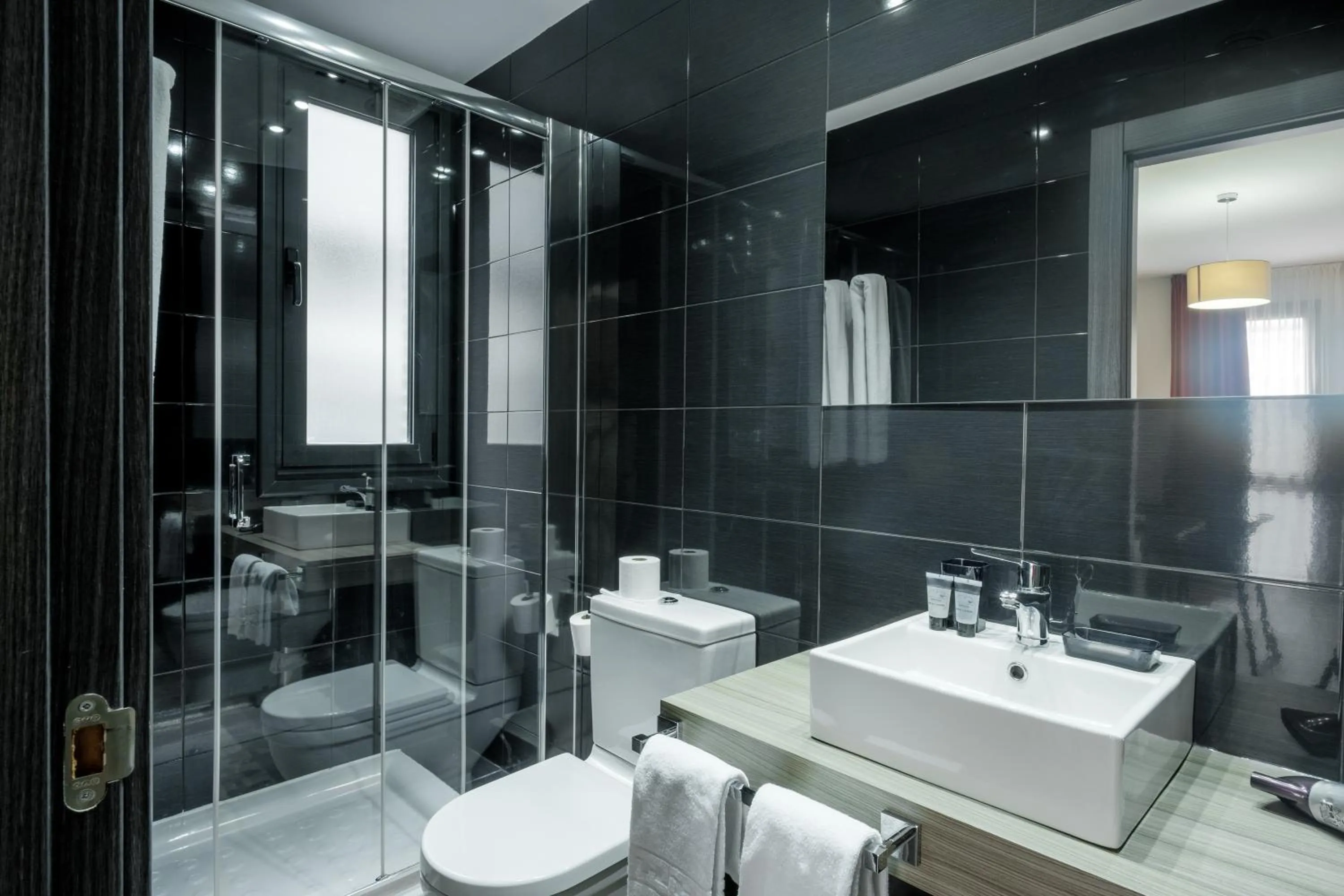 Bathroom in Apartamentos Capua