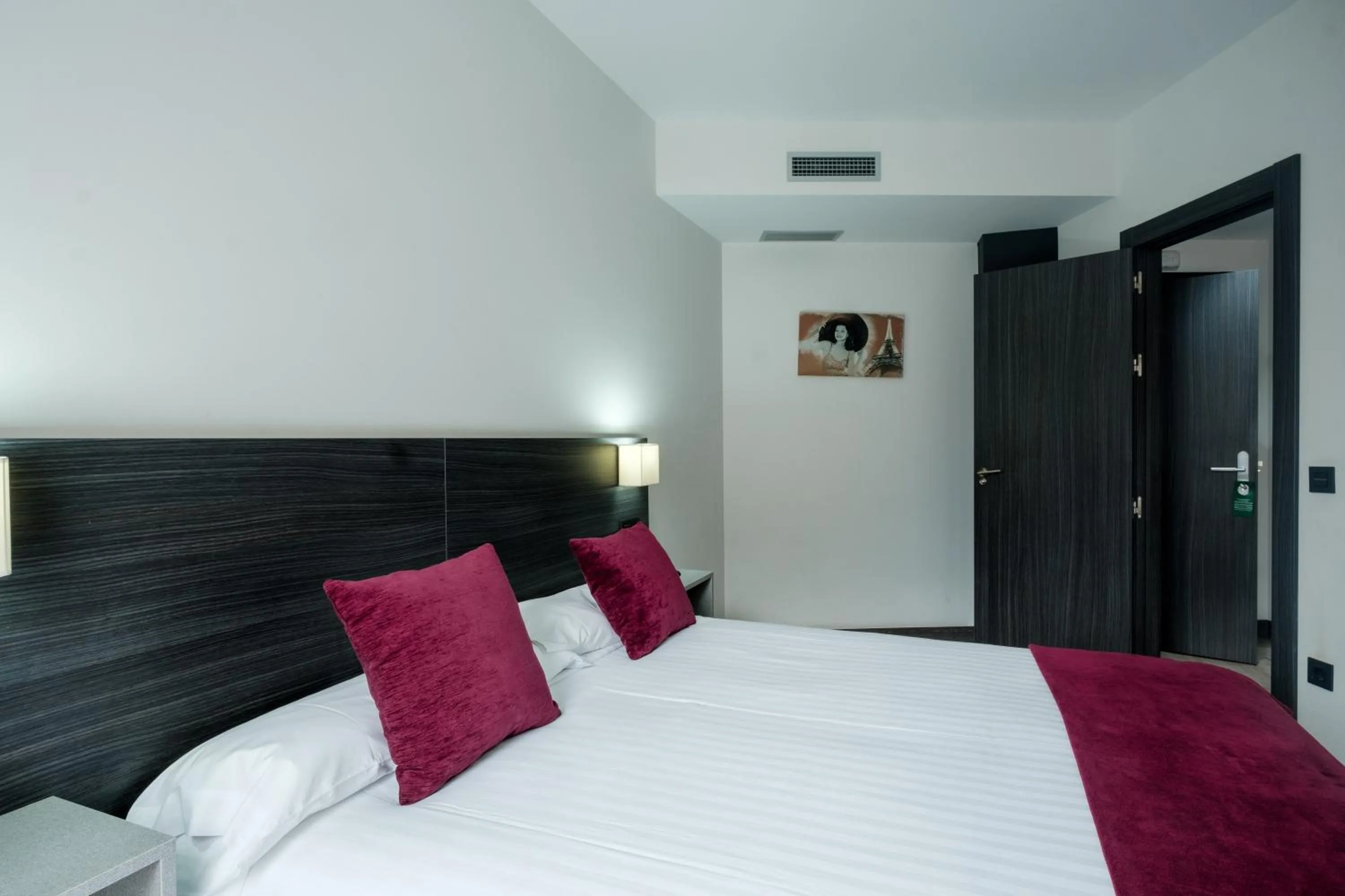 Bedroom, Bed in Apartamentos Capua