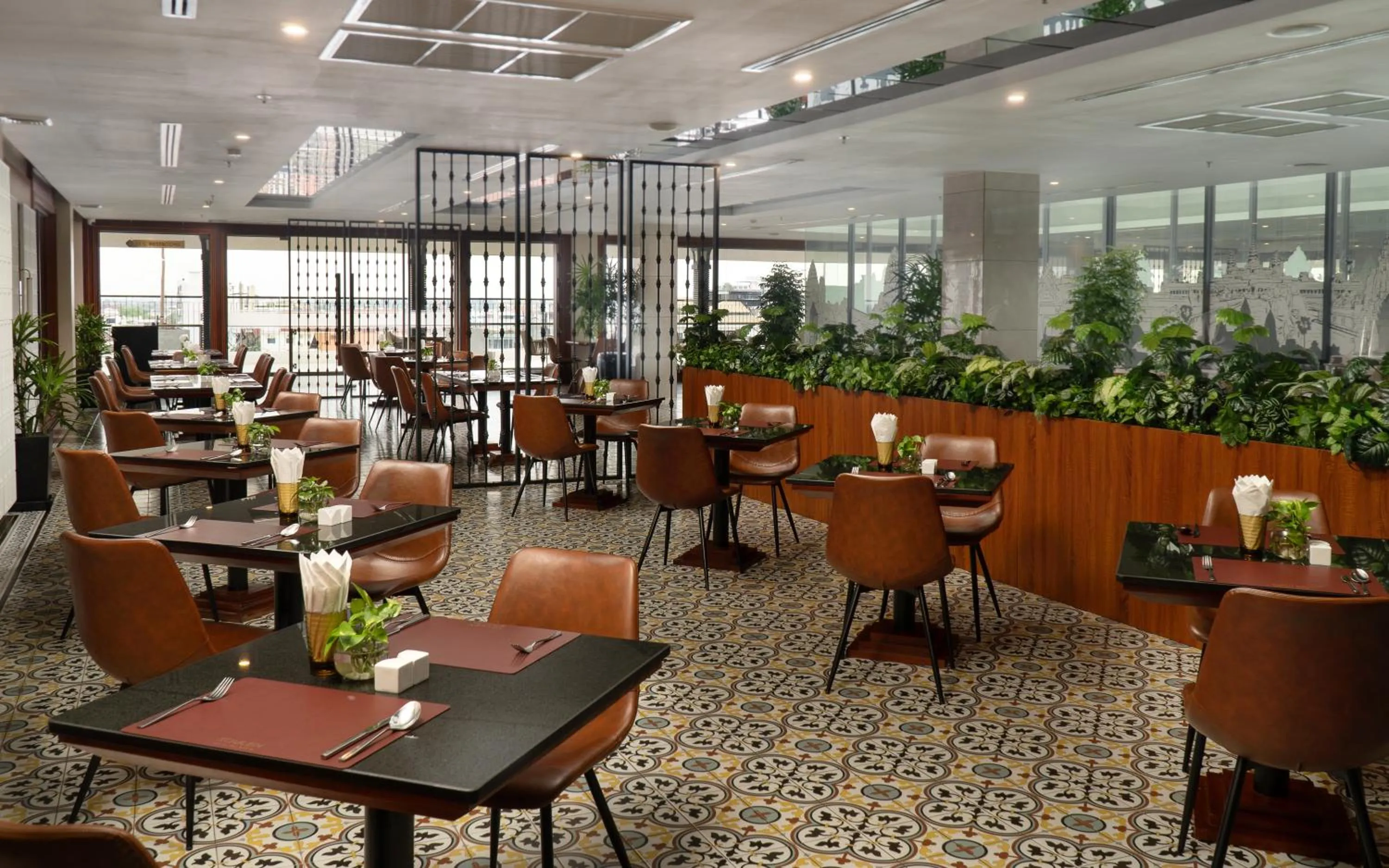 Restaurant/places to eat in Koulen Central Hotel