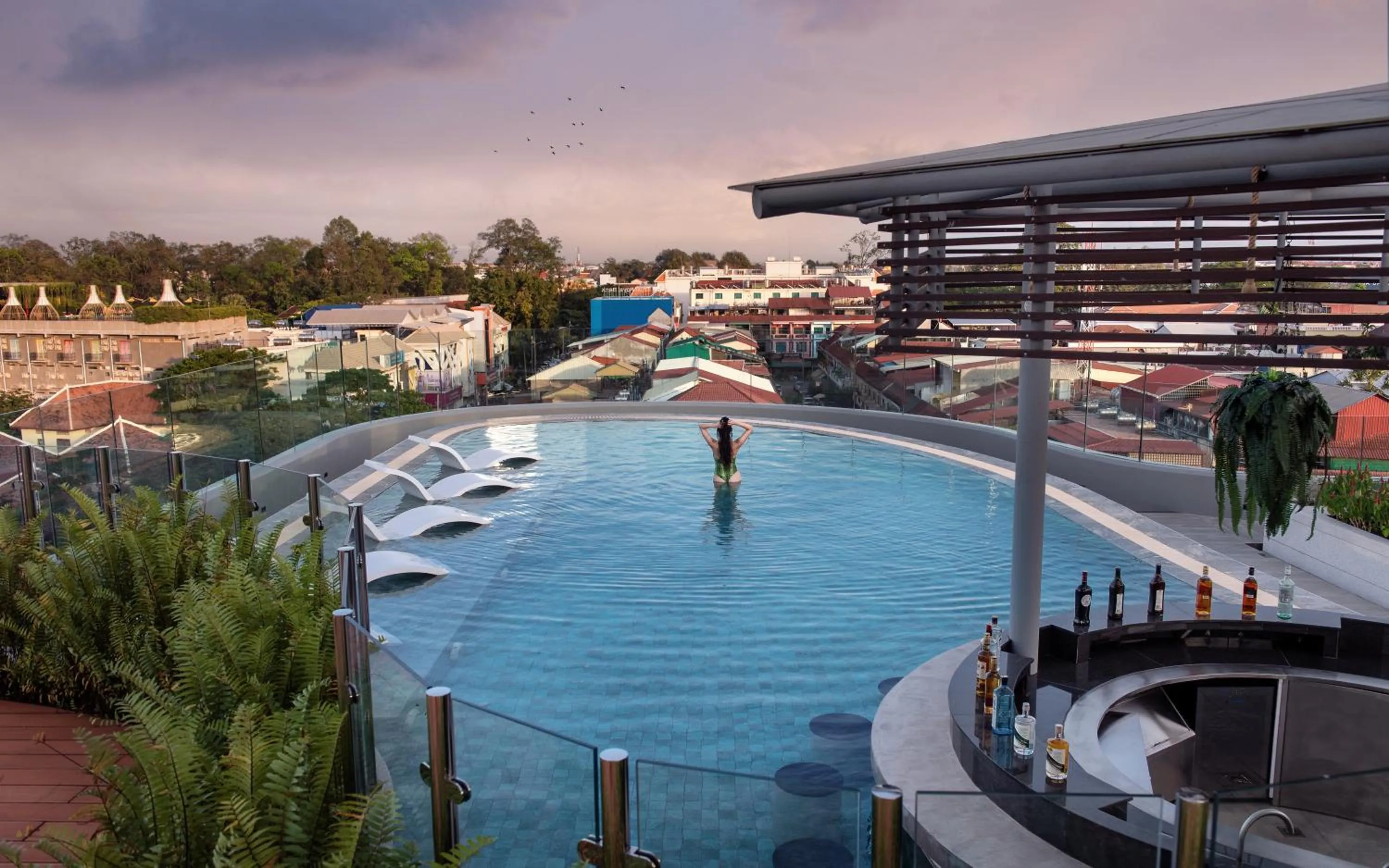 Swimming pool in Koulen Central Hotel