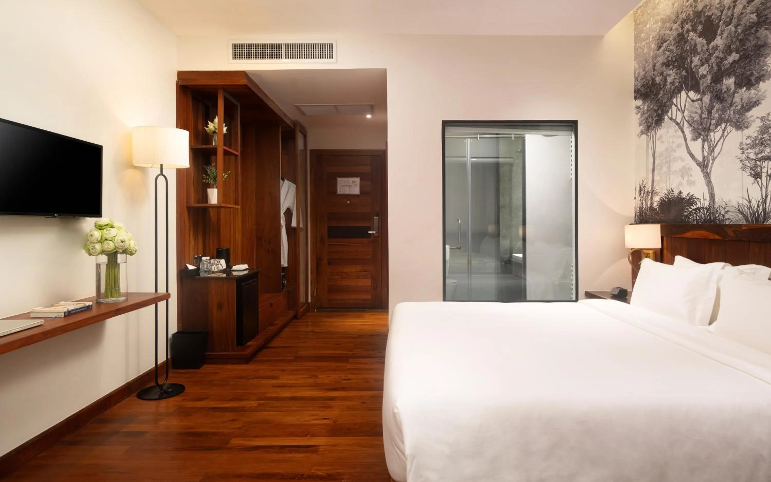 Bedroom, Bed in Koulen Central Hotel