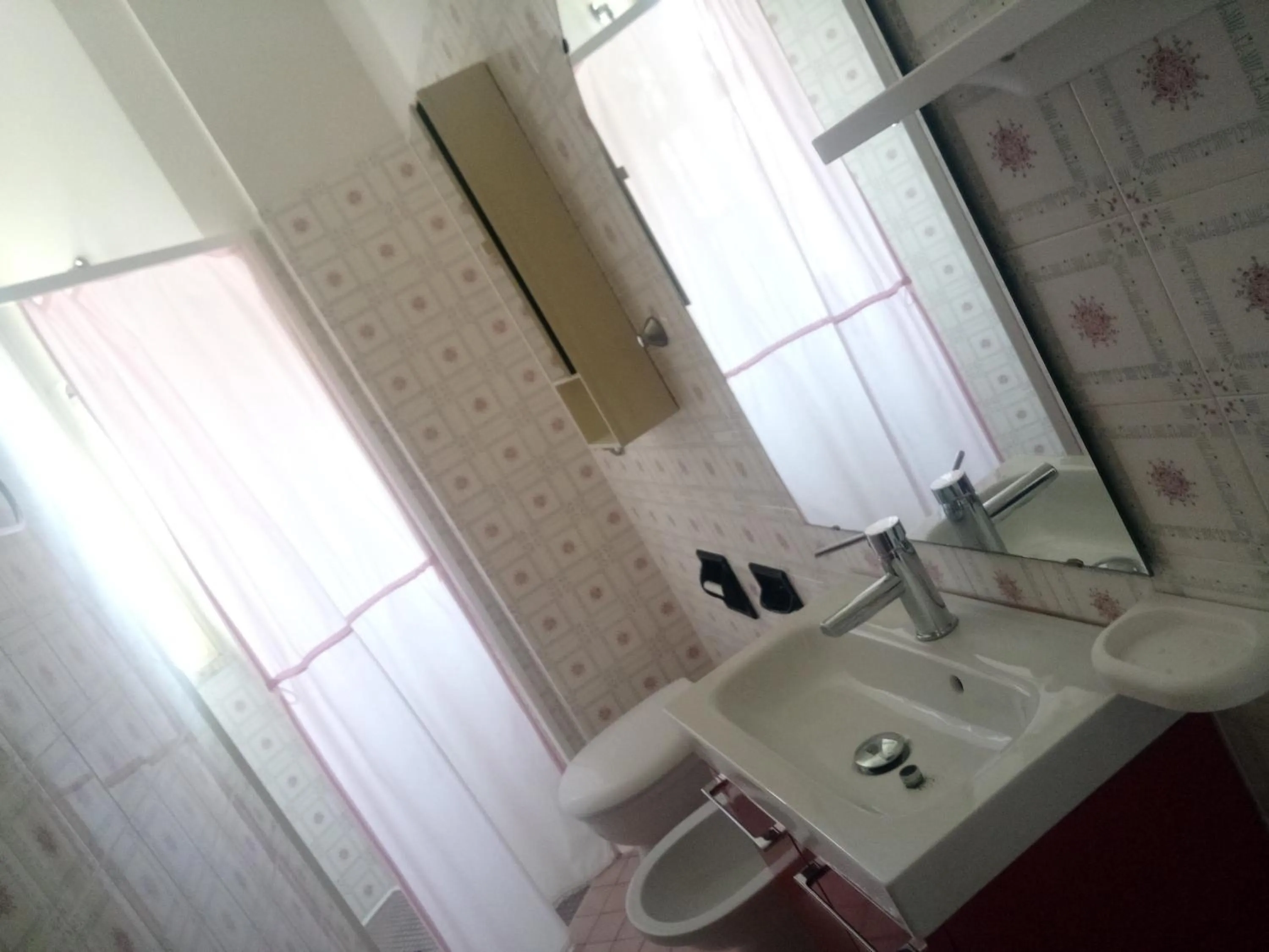 Shower in Hotel Welt