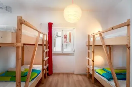 Bed in 4-Bed Female Dormitory Room in Nazaré Hostel - Rooms & Dorms Bed in 4-Bed Female Dormitory Room in Nazaré Hostel - Rooms & Dorms