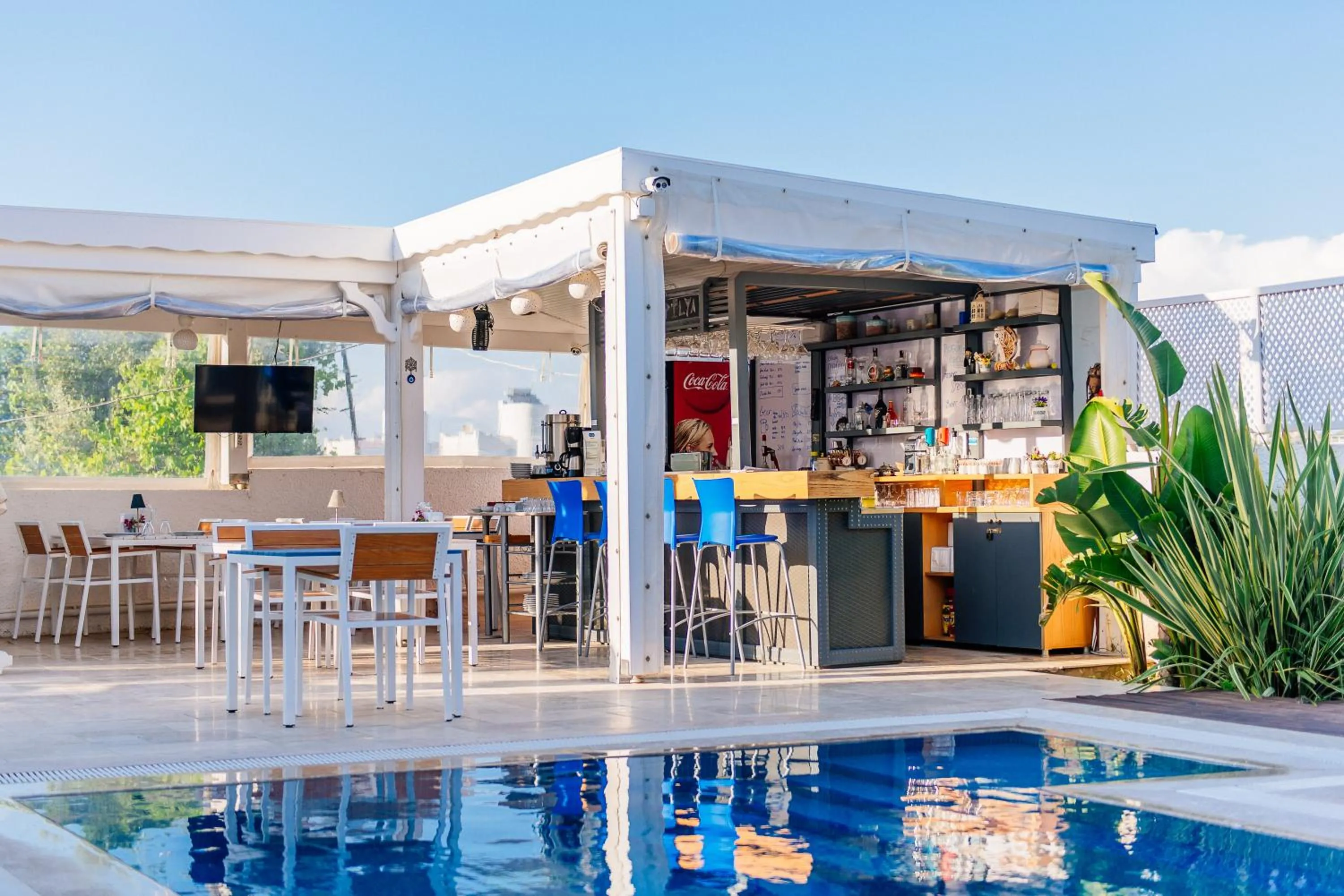 Restaurant/places to eat in Via Farilya Hotel