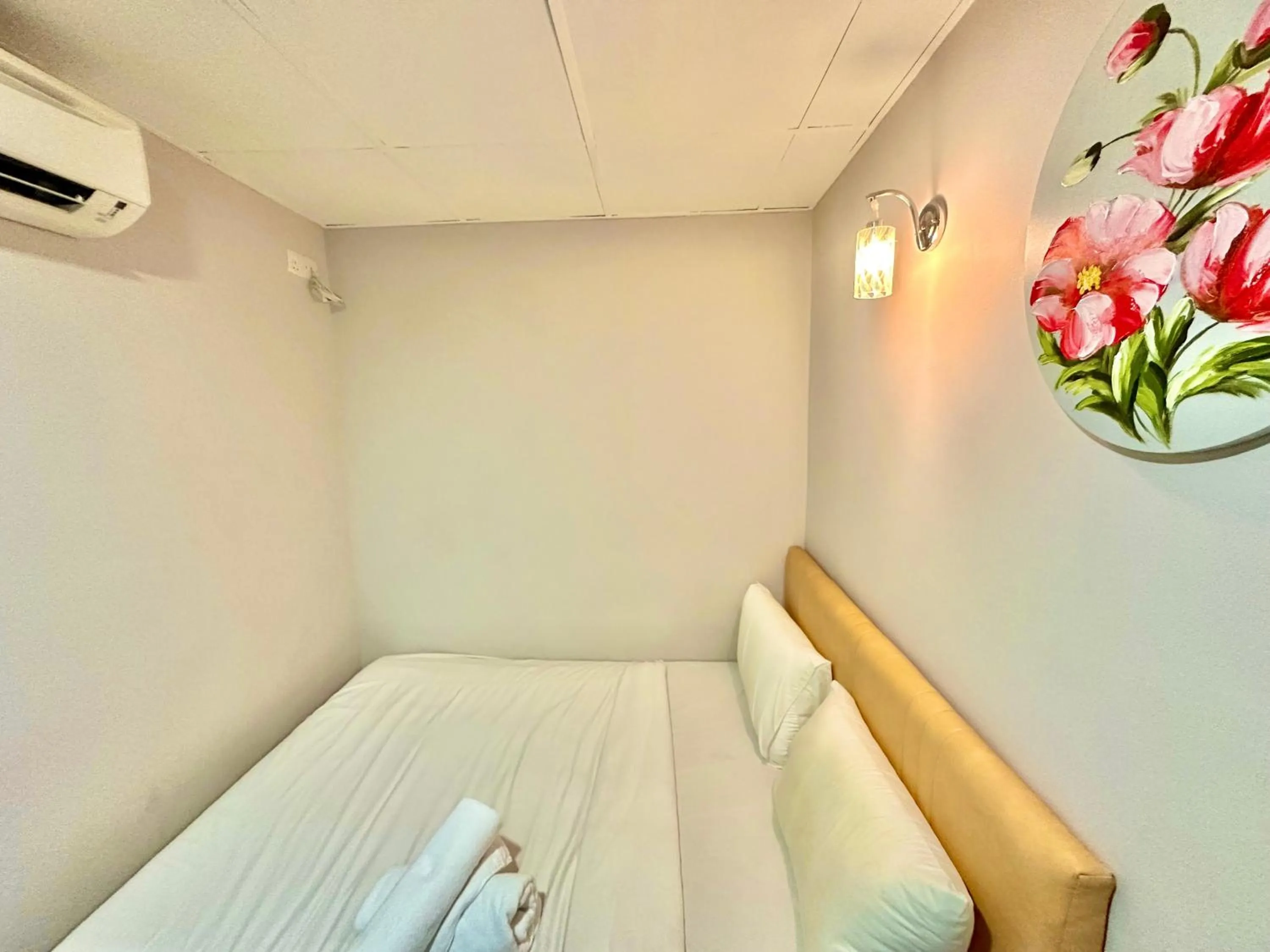 Bed in Dingdong Homes Hotel