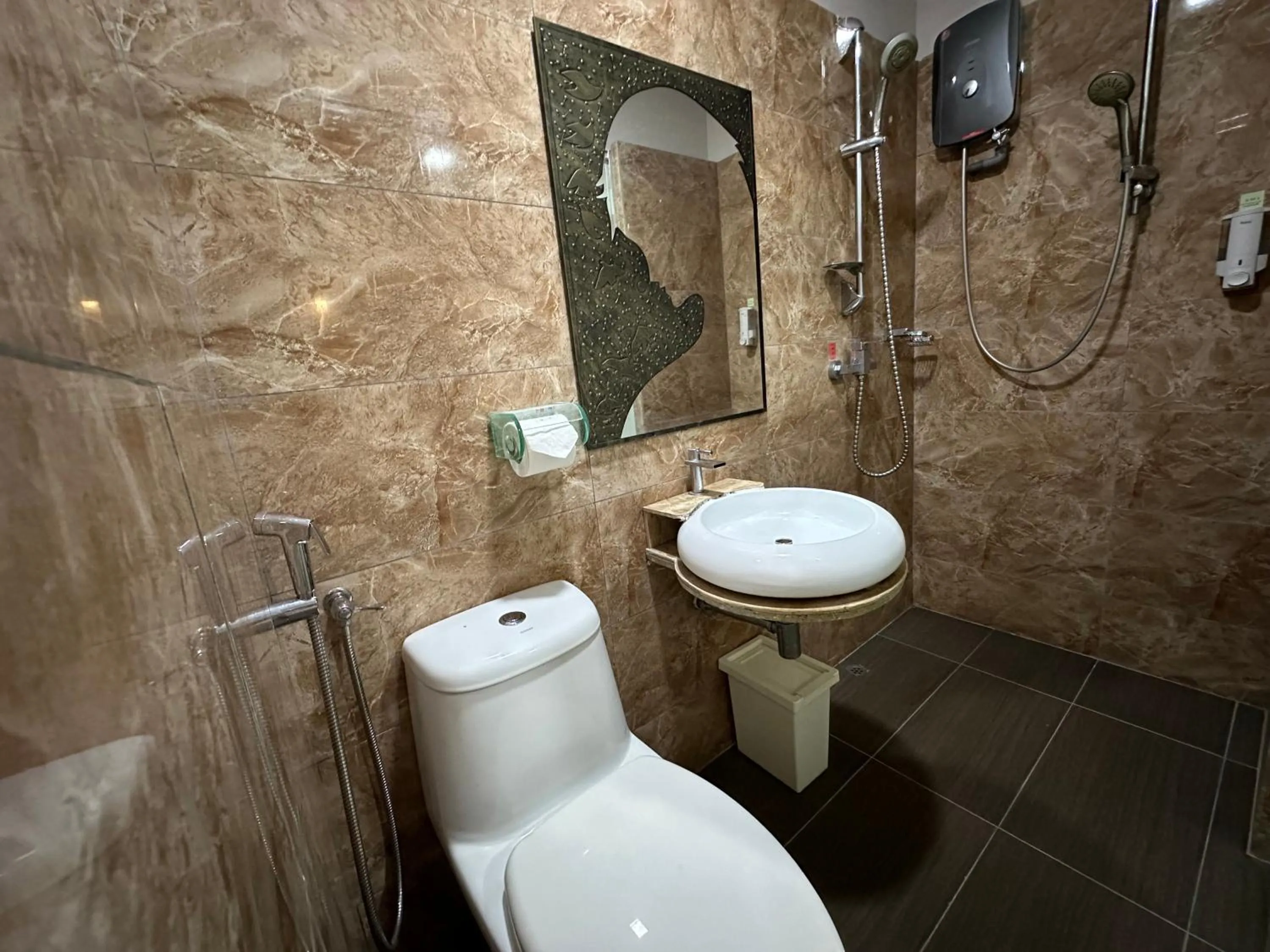 Shower in Dingdong Homes Hotel