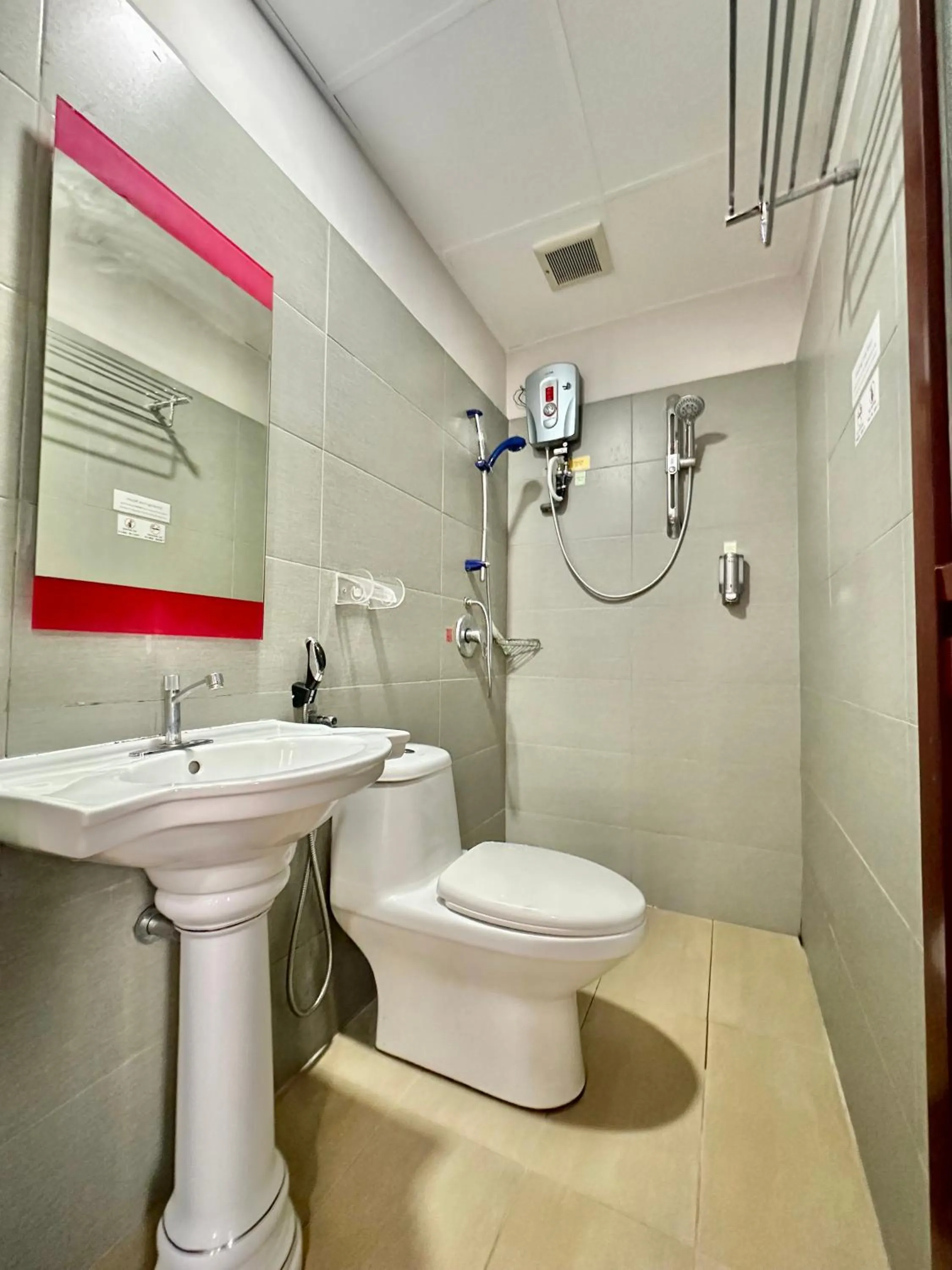 Shower in Dingdong Homes Hotel
