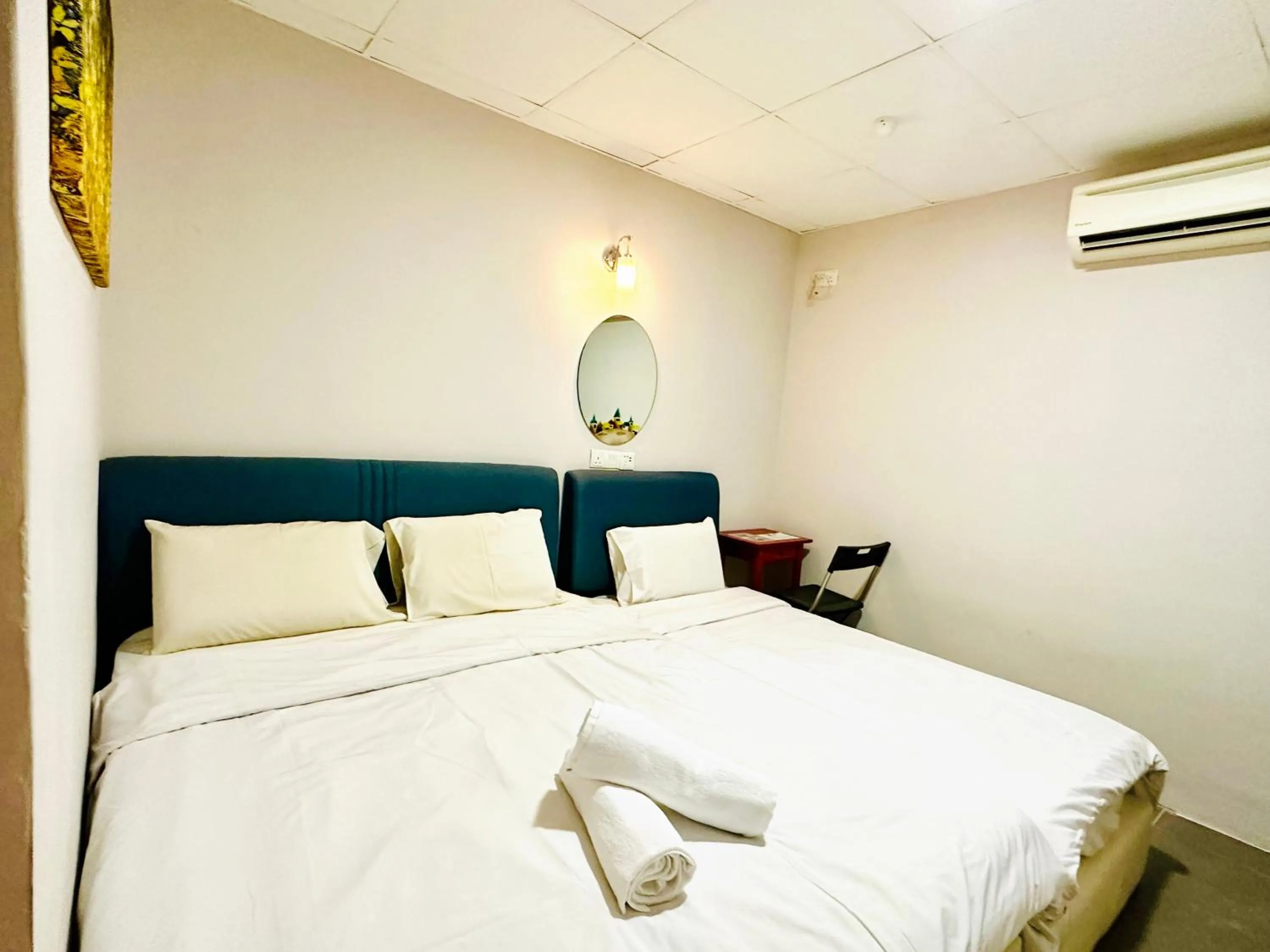 Bed in Dingdong Homes Hotel