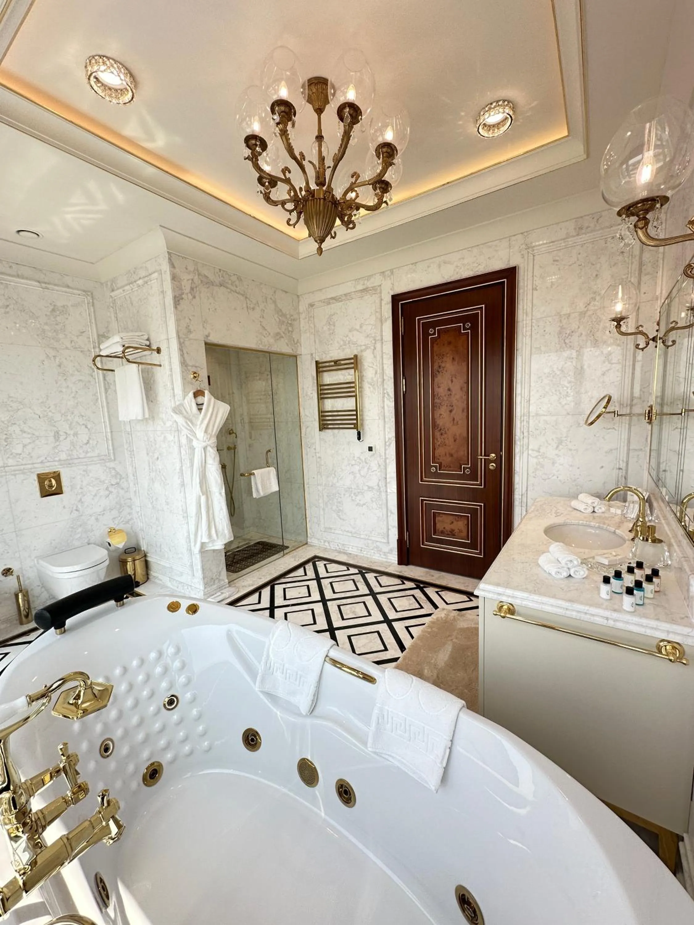 Bathroom, Bed in T-CITY PRESIDENTIAL HOTEL