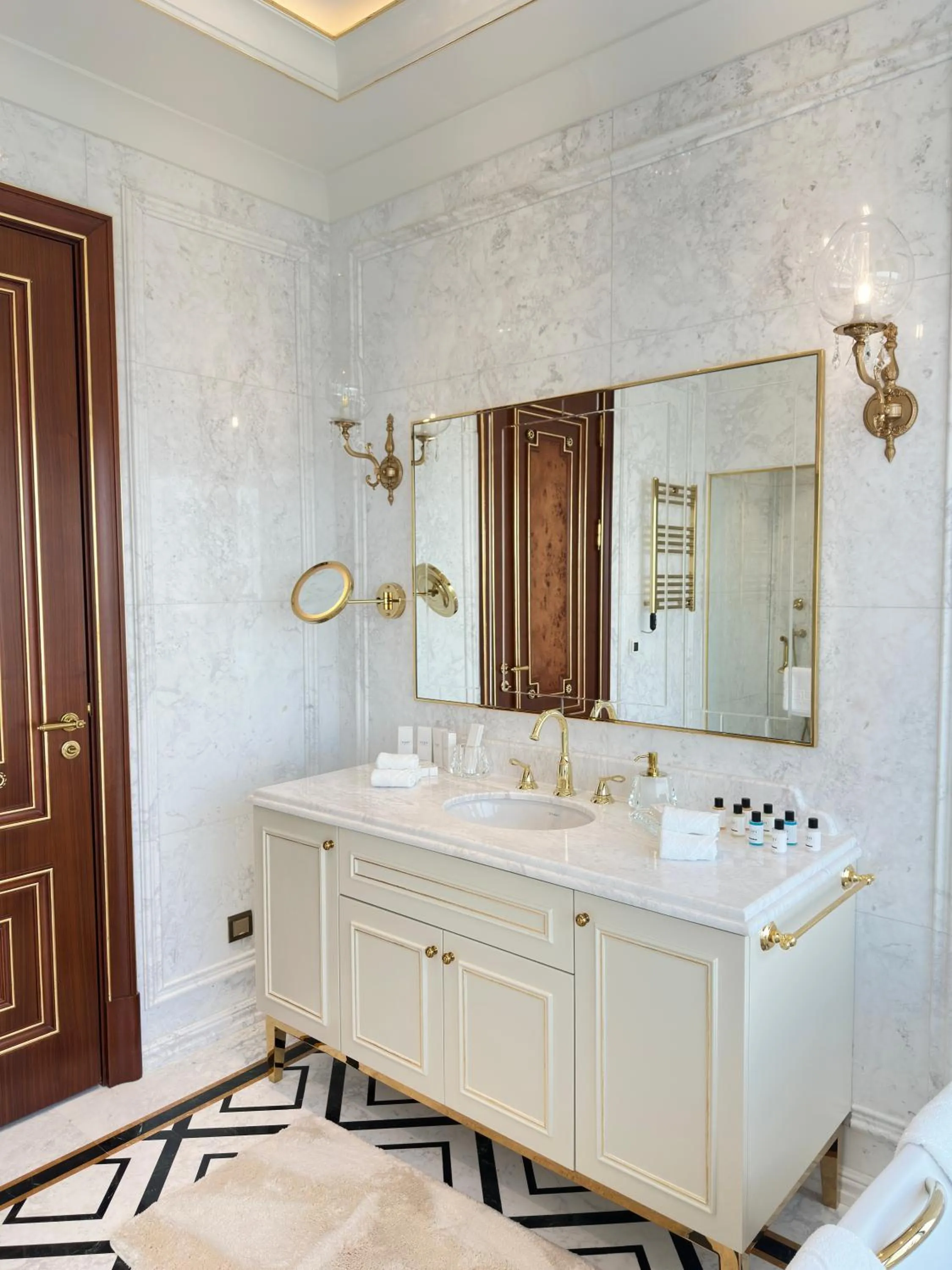 Bathroom in T-CITY PRESIDENTIAL HOTEL