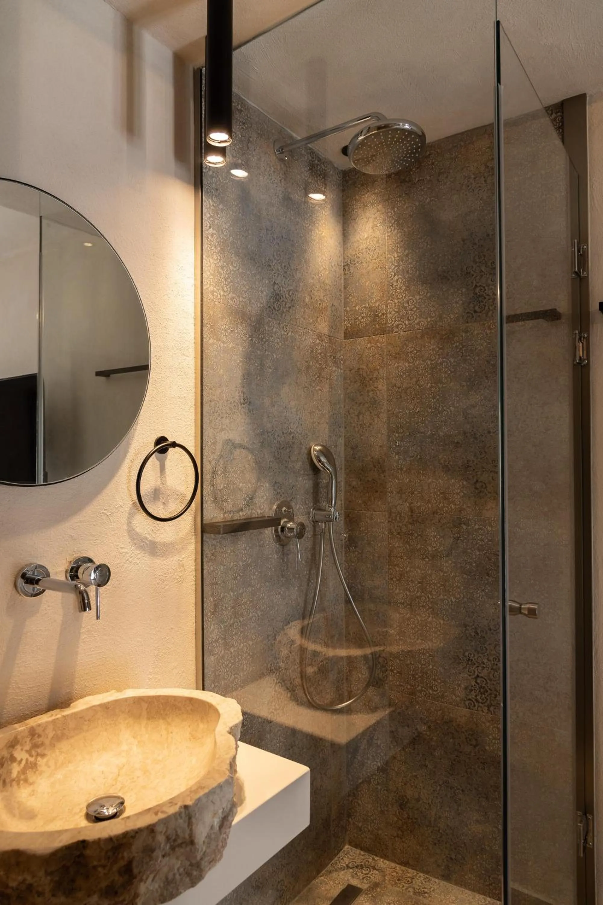 Bathroom in Manili Boutique Suites & Villas